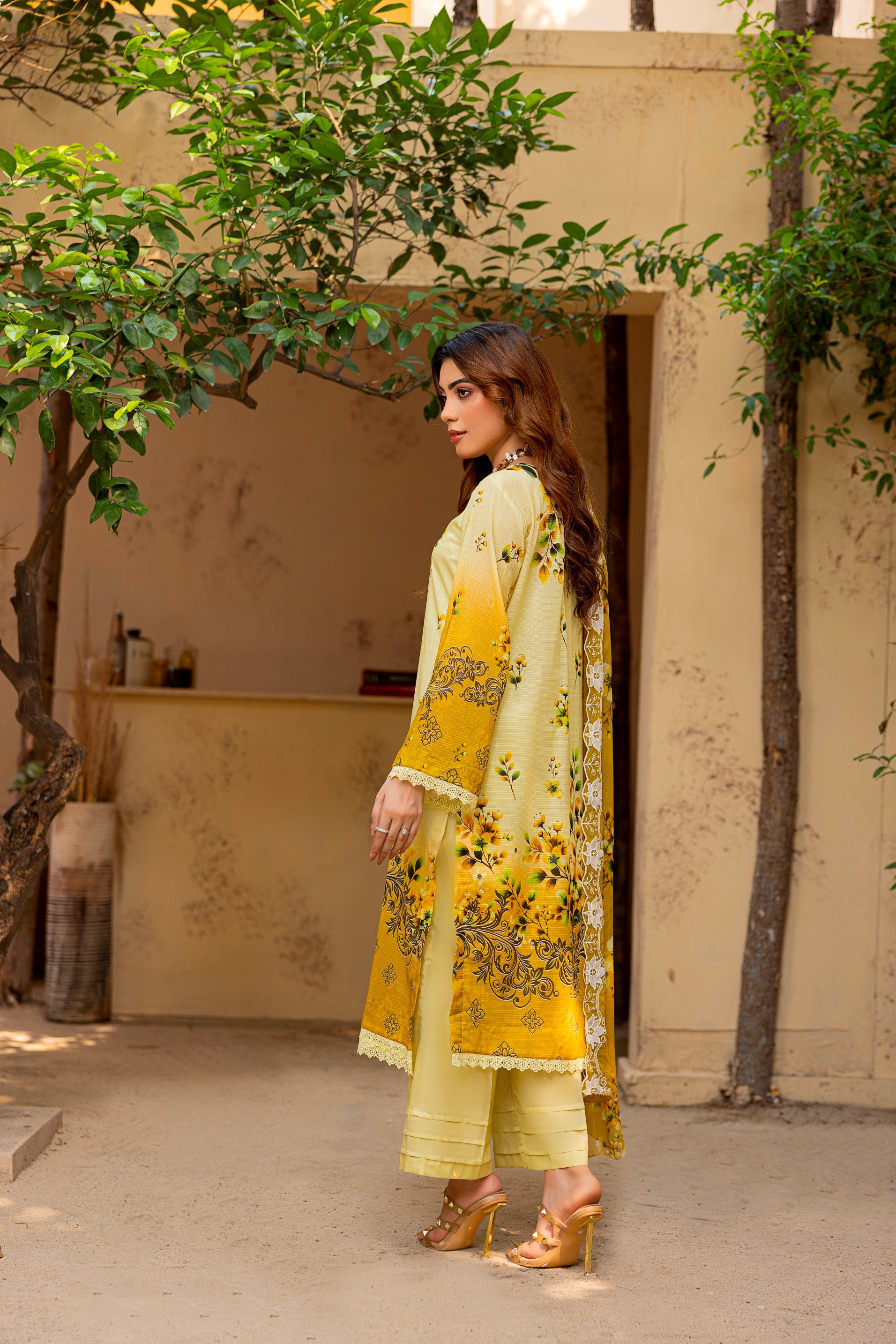 3 PIECE - EMBROIDERED UNSTITCHED LAWN SUIT