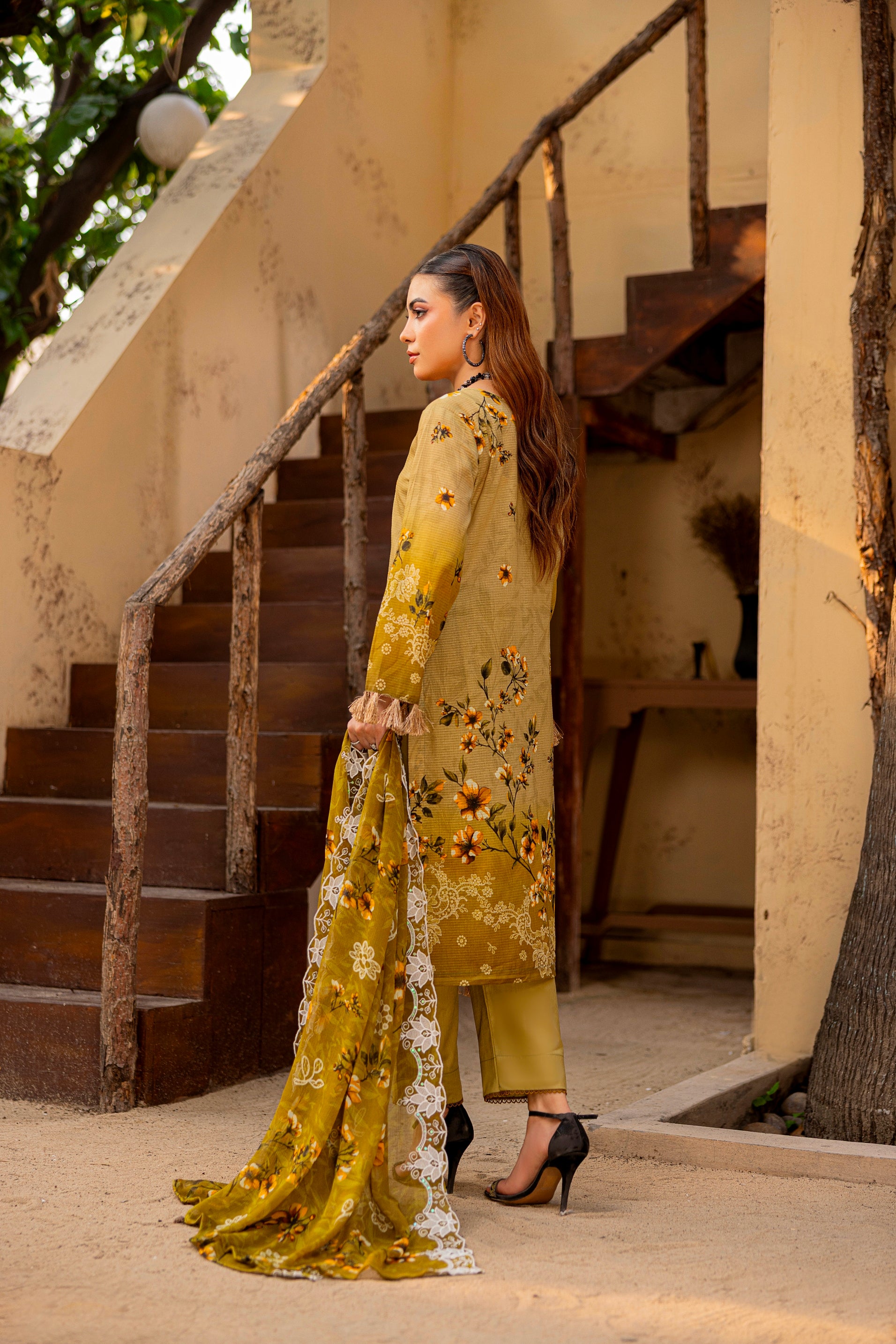 3 PIECE - EMBROIDERED UNSTITCHED LAWN SUIT