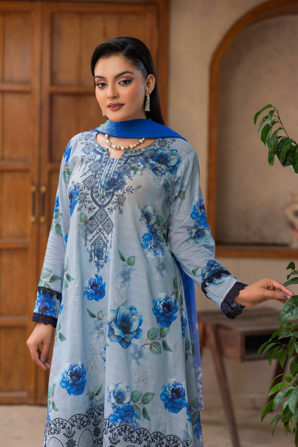 3 PIECE - UNSTITCHED EMBROIDERED LAWN SUIT
