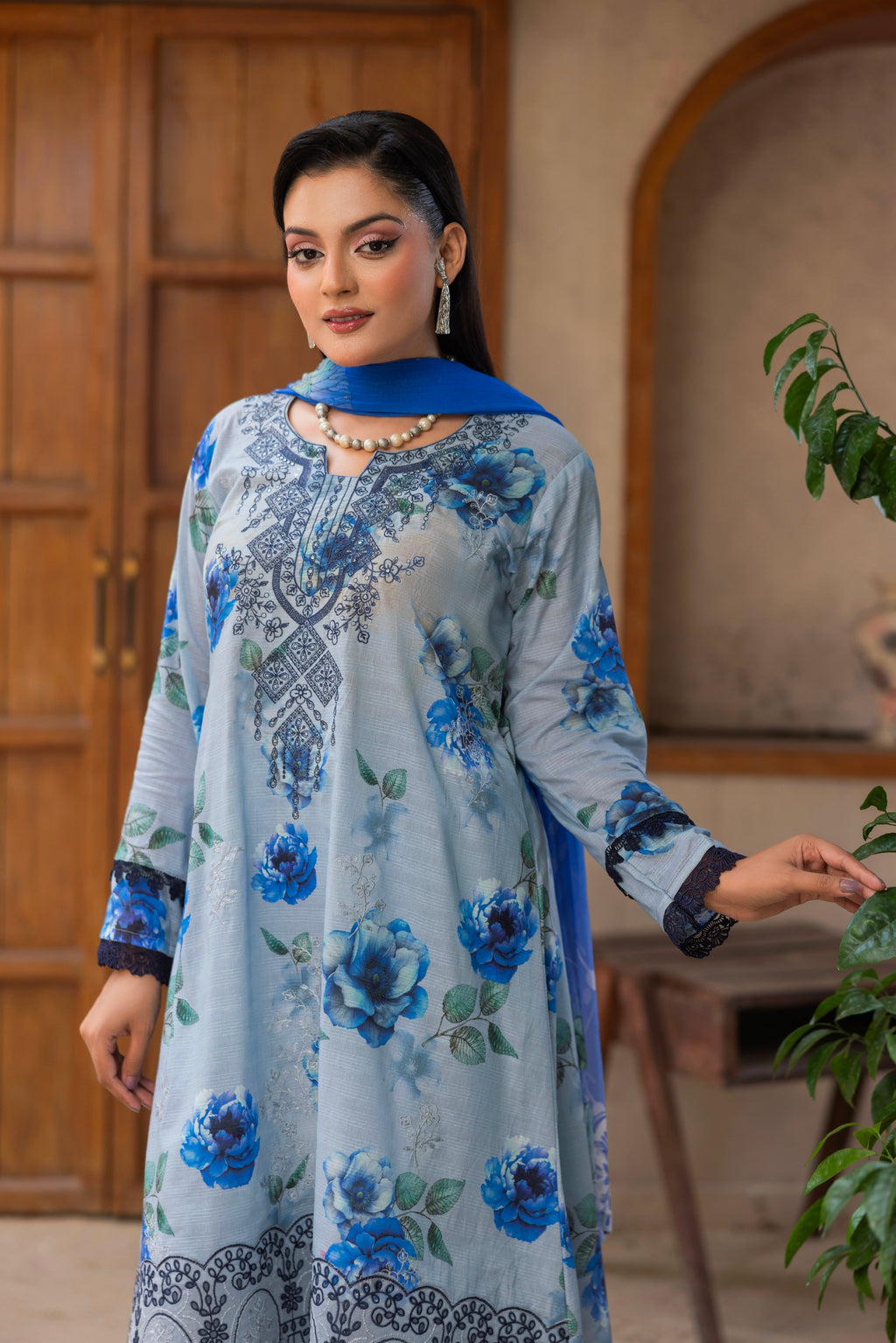 3 PIECE - UNSTITCHED EMBROIDERED LAWN SUIT