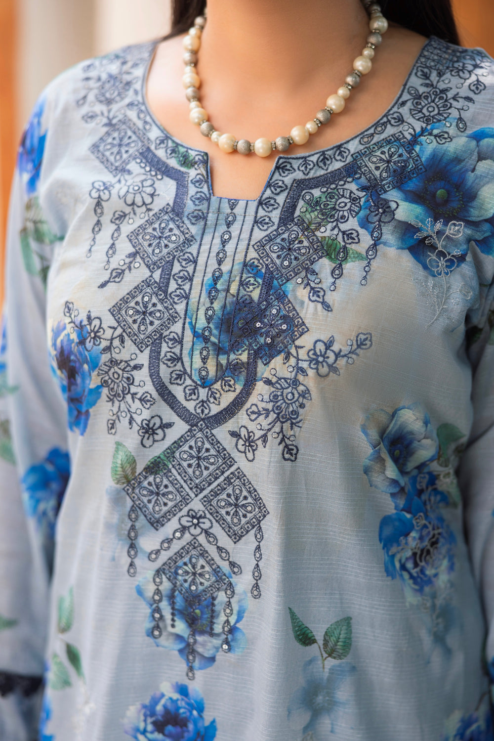 3 PIECE - UNSTITCHED EMBROIDERED LAWN SUIT