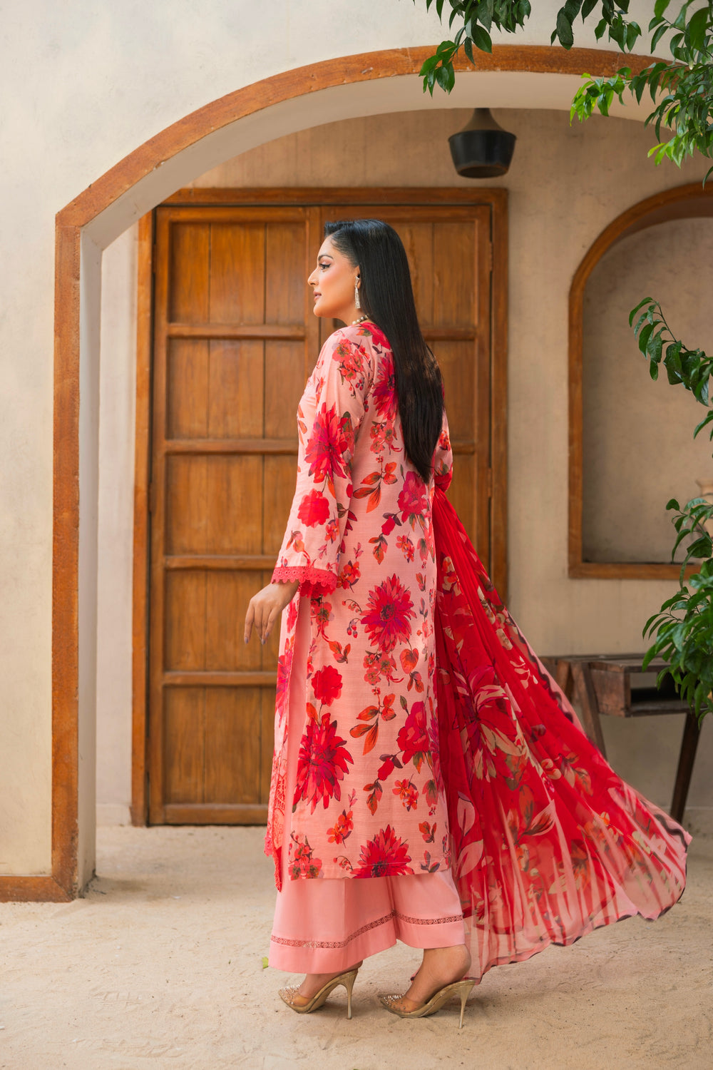3 PIECE - UNSTITCHED EMBROIDERED LAWN SUIT