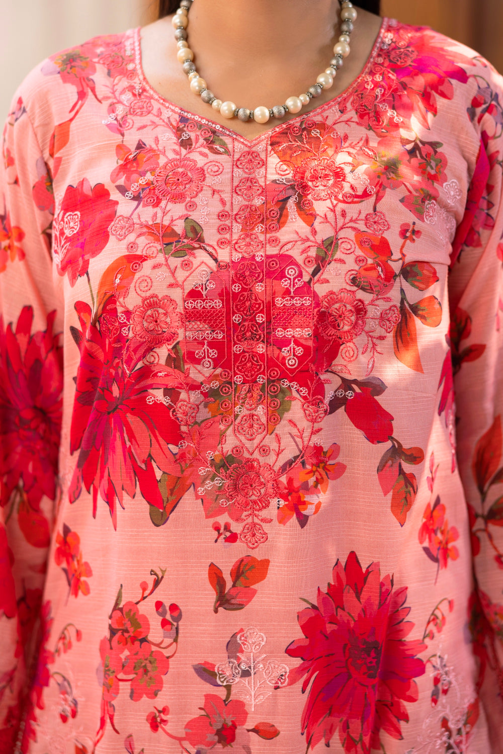 3 PIECE - UNSTITCHED EMBROIDERED LAWN SUIT