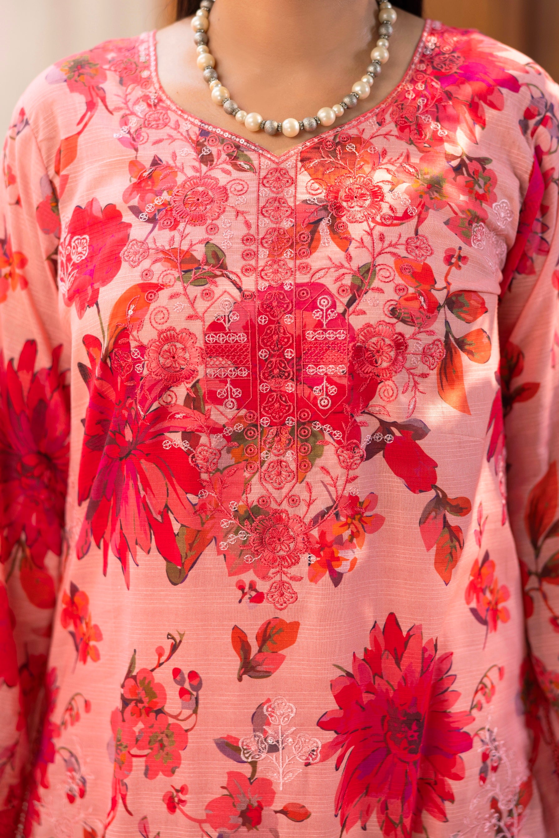 3 PIECE - UNSTITCHED EMBROIDERED LAWN SUIT