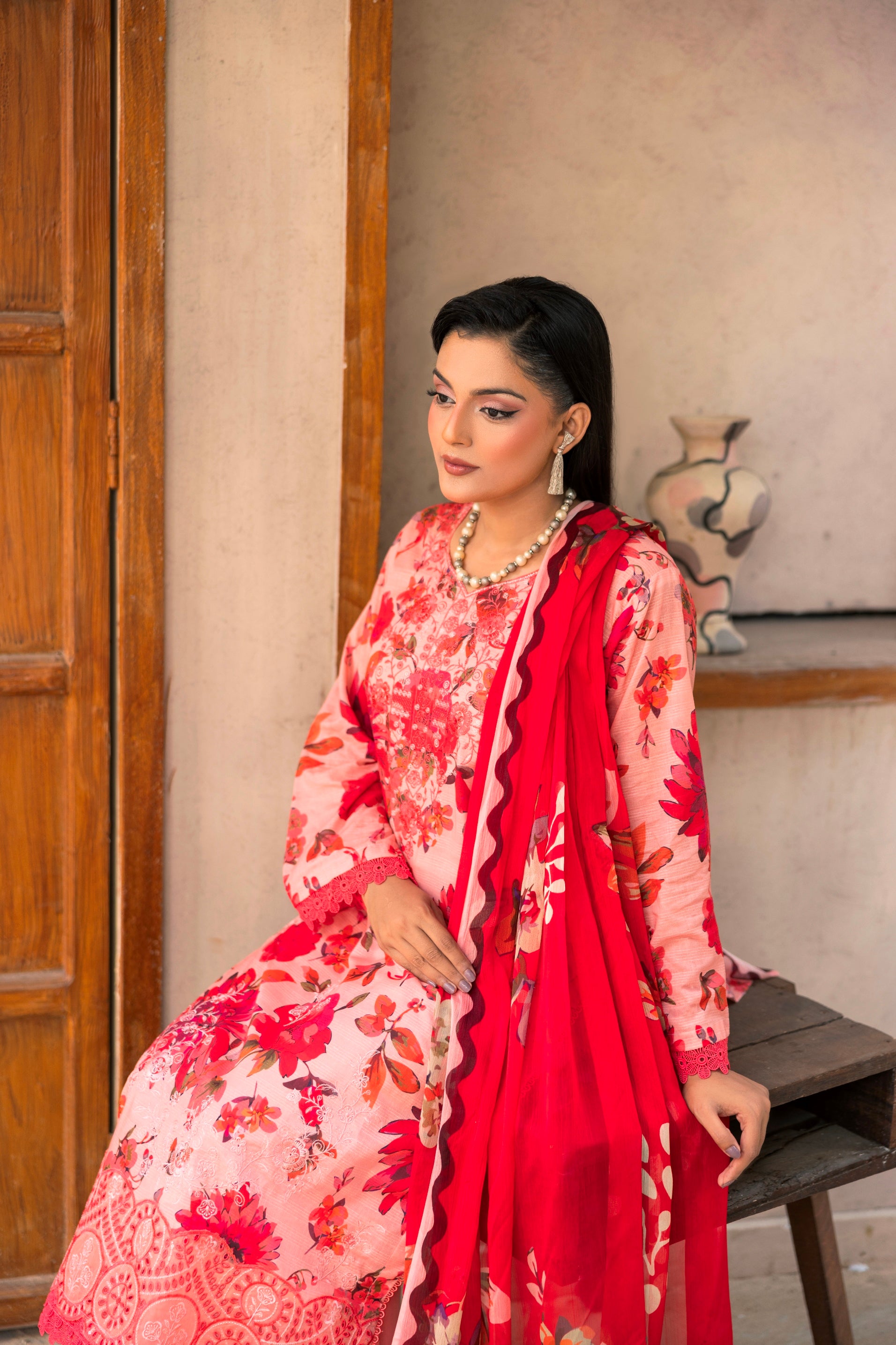 3 PIECE - UNSTITCHED EMBROIDERED LAWN SUIT