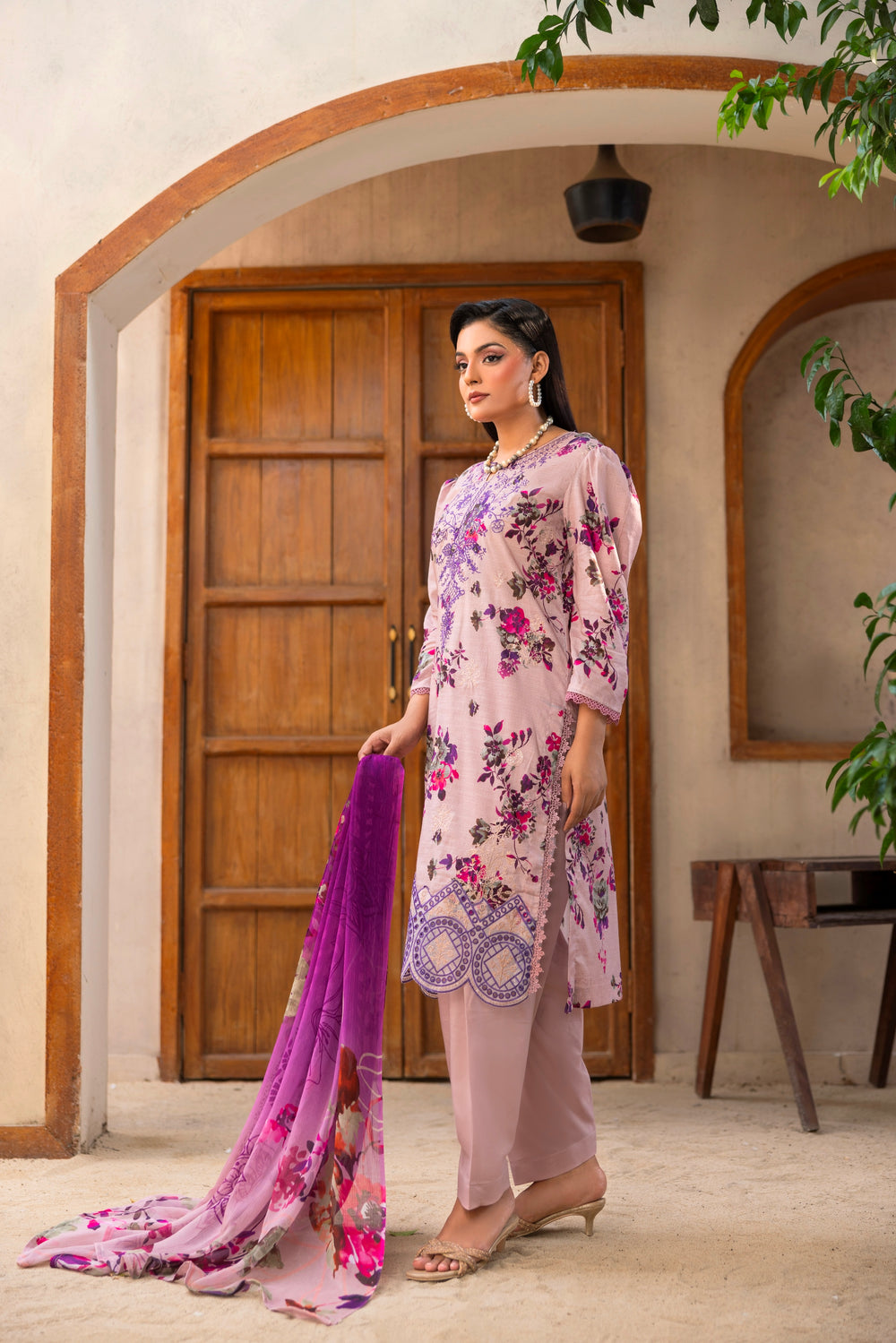 3 PIECE - UNSTITCHED EMBROIDERED LAWN SUIT