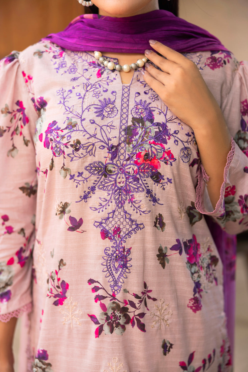 3 PIECE - UNSTITCHED EMBROIDERED LAWN SUIT