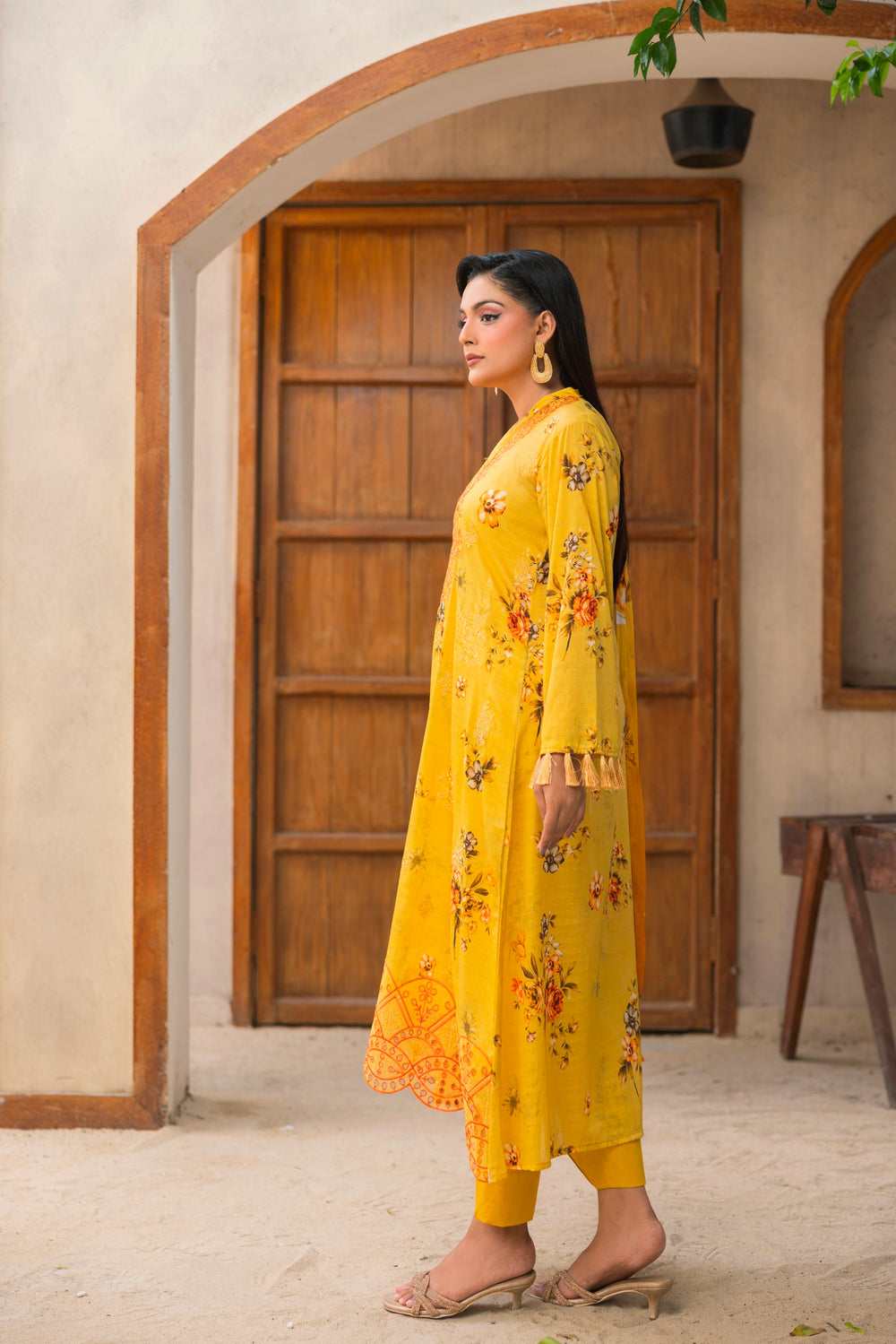3 PIECE - UNSTITCHED EMBROIDERED LAWN SUIT