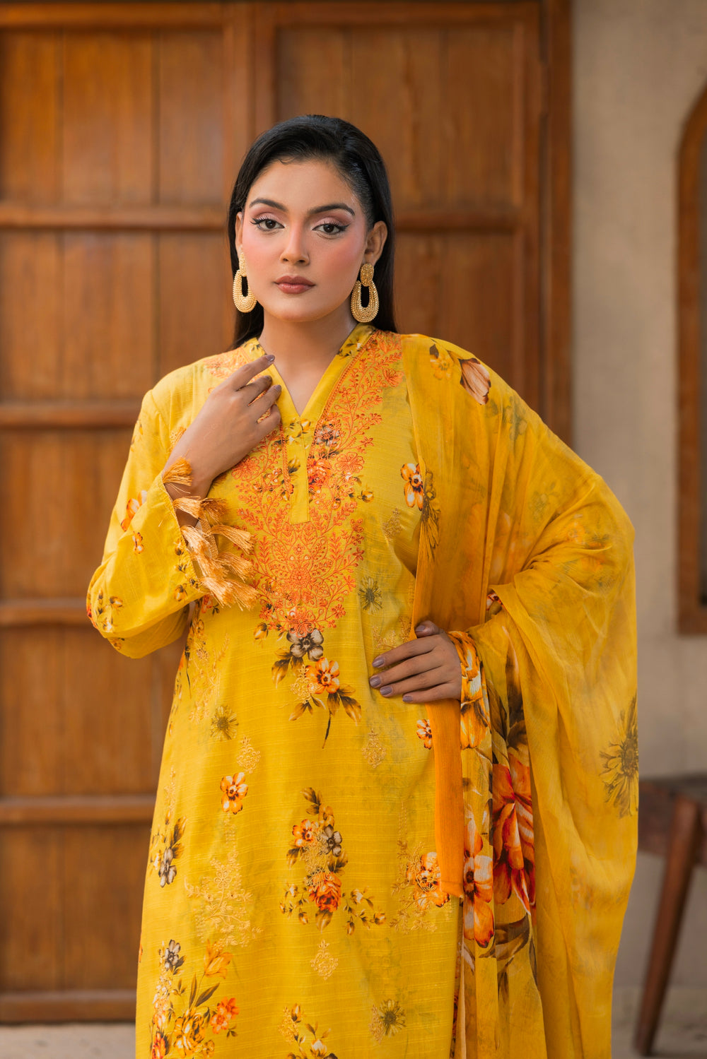 3 PIECE - UNSTITCHED EMBROIDERED LAWN SUIT
