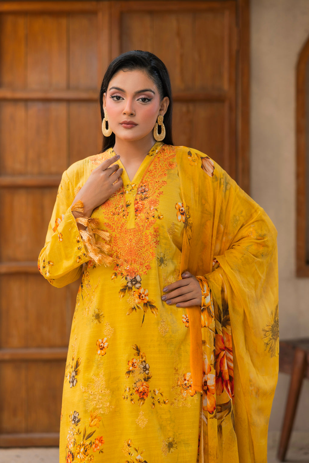 3 PIECE - UNSTITCHED EMBROIDERED LAWN SUIT