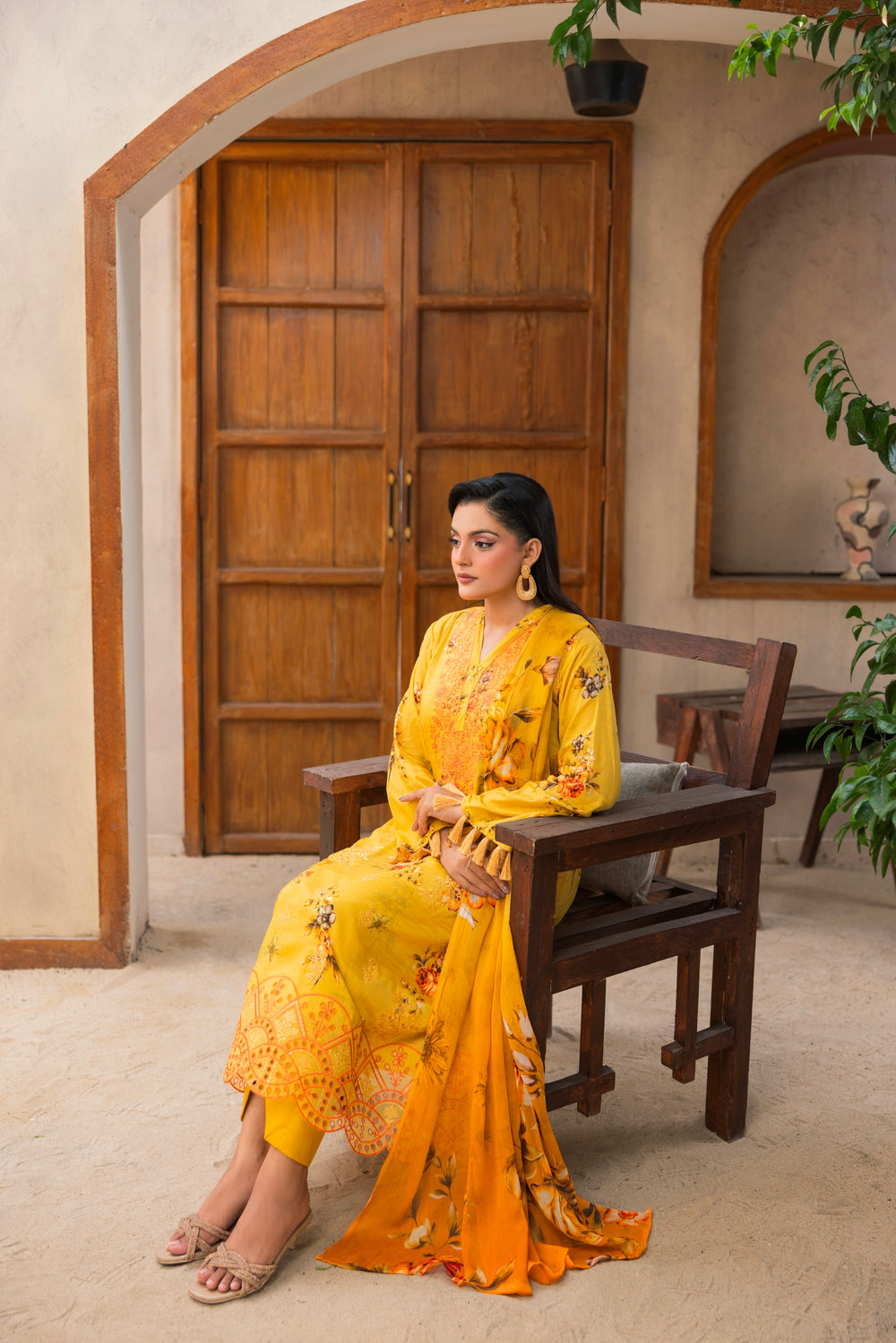 3 PIECE - UNSTITCHED EMBROIDERED LAWN SUIT