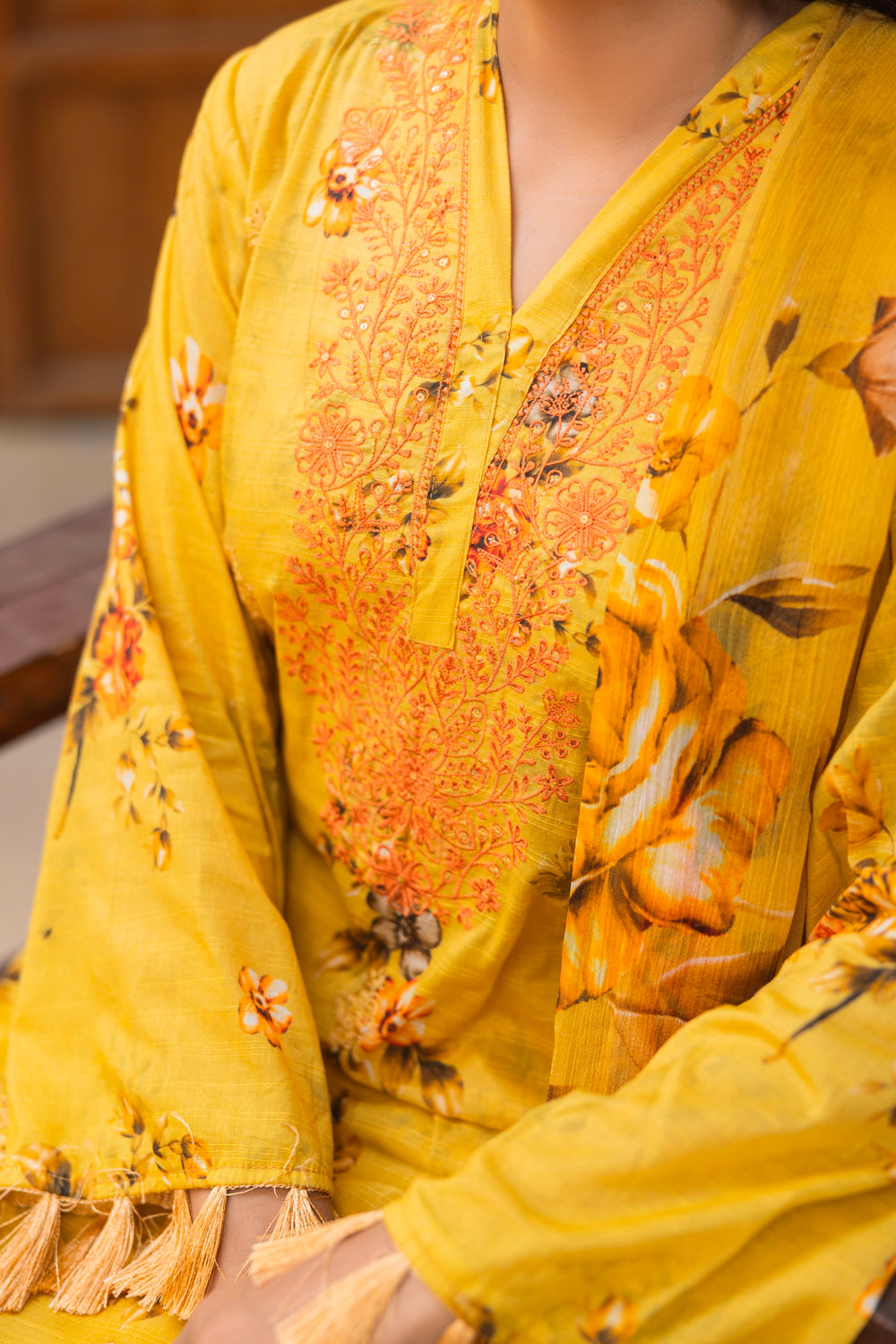 3 PIECE - UNSTITCHED EMBROIDERED LAWN SUIT