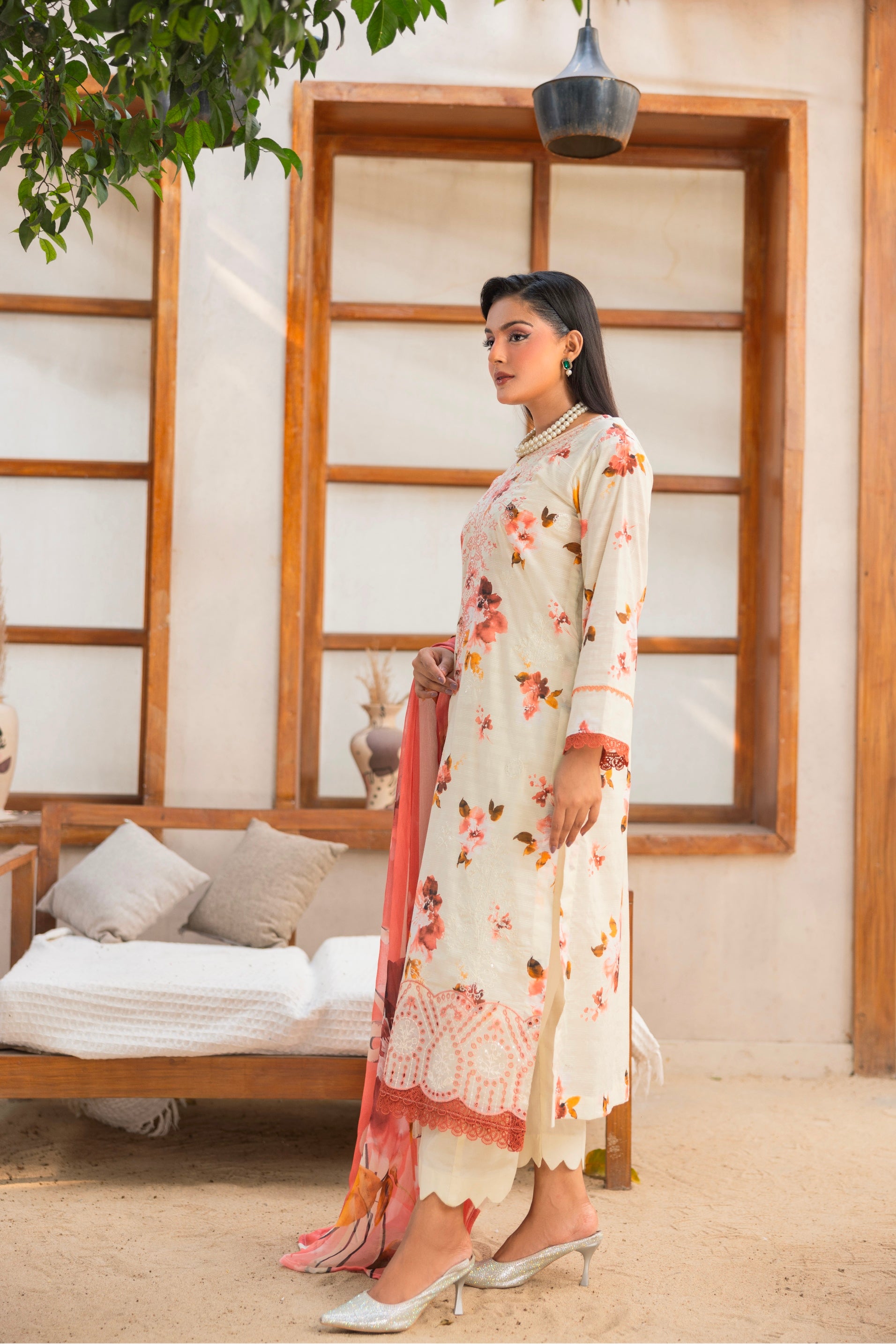 3 PIECE - UNSTITCHED EMBROIDERED LAWN SUIT