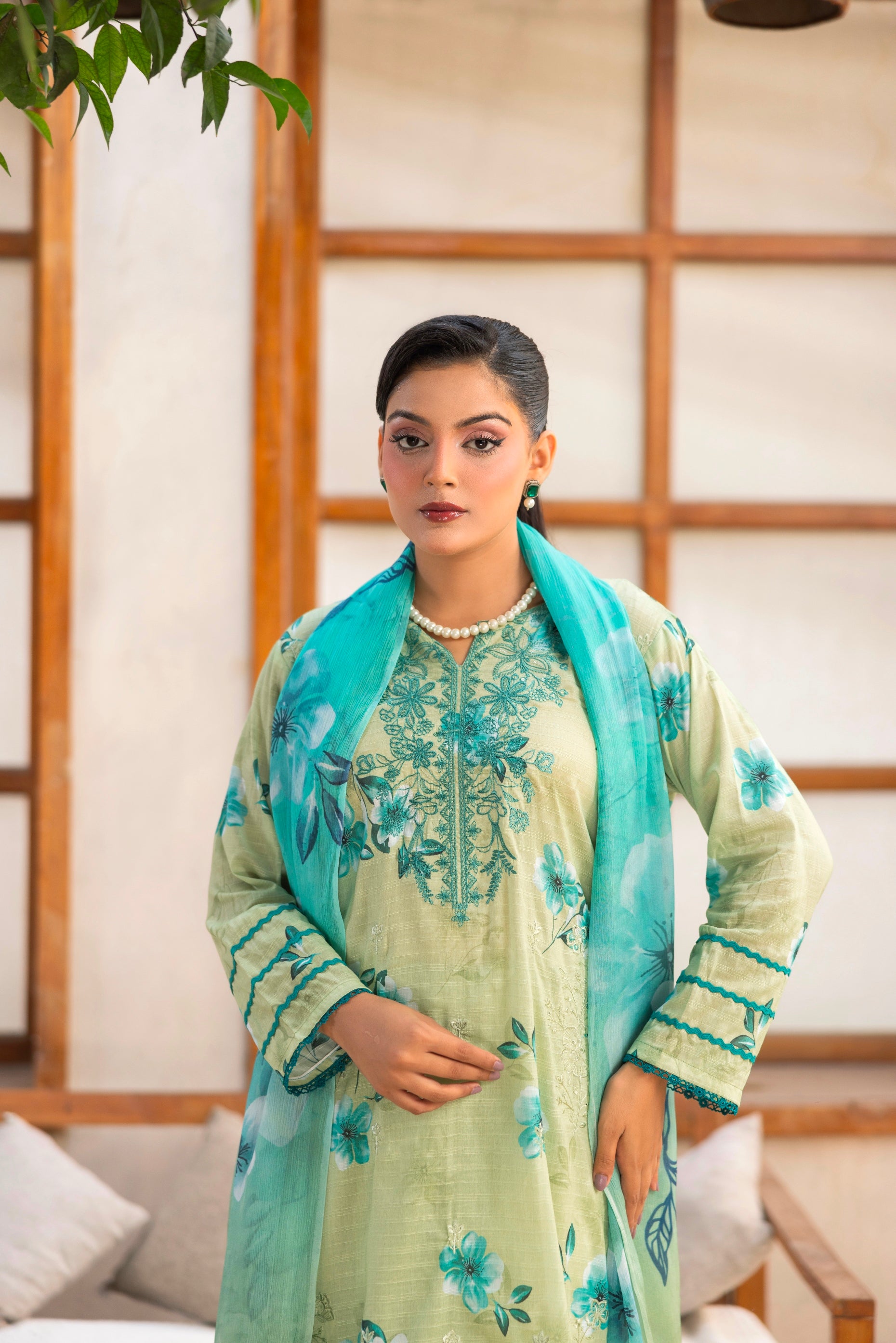 3 PIECE - UNSTITCHED EMBROIDERED LAWN SUIT