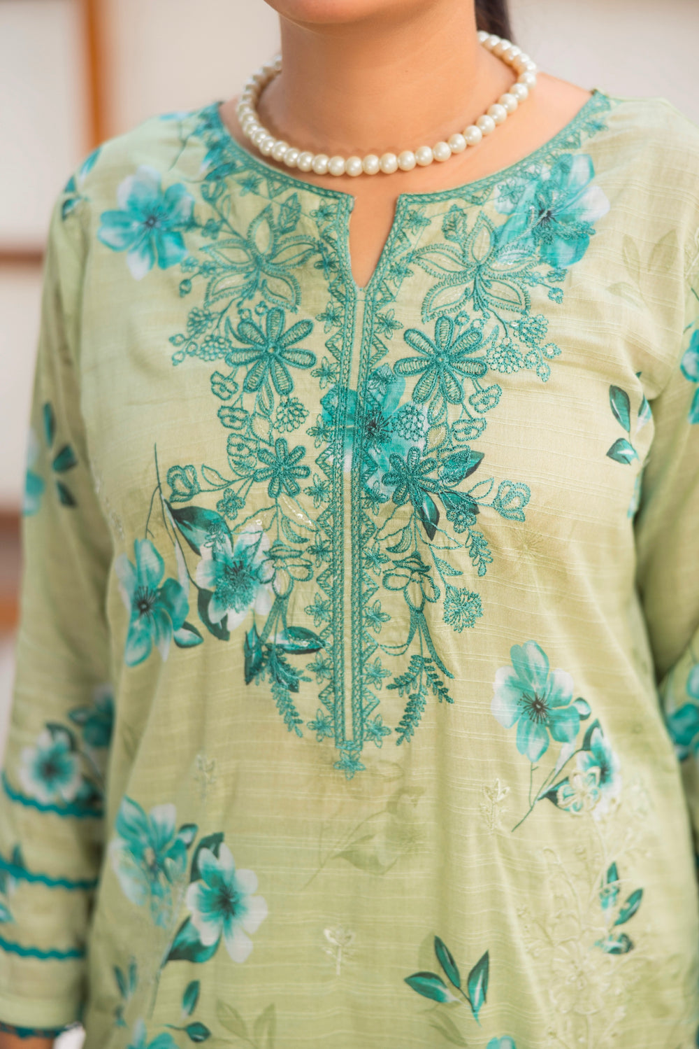 3 PIECE - UNSTITCHED EMBROIDERED LAWN SUIT