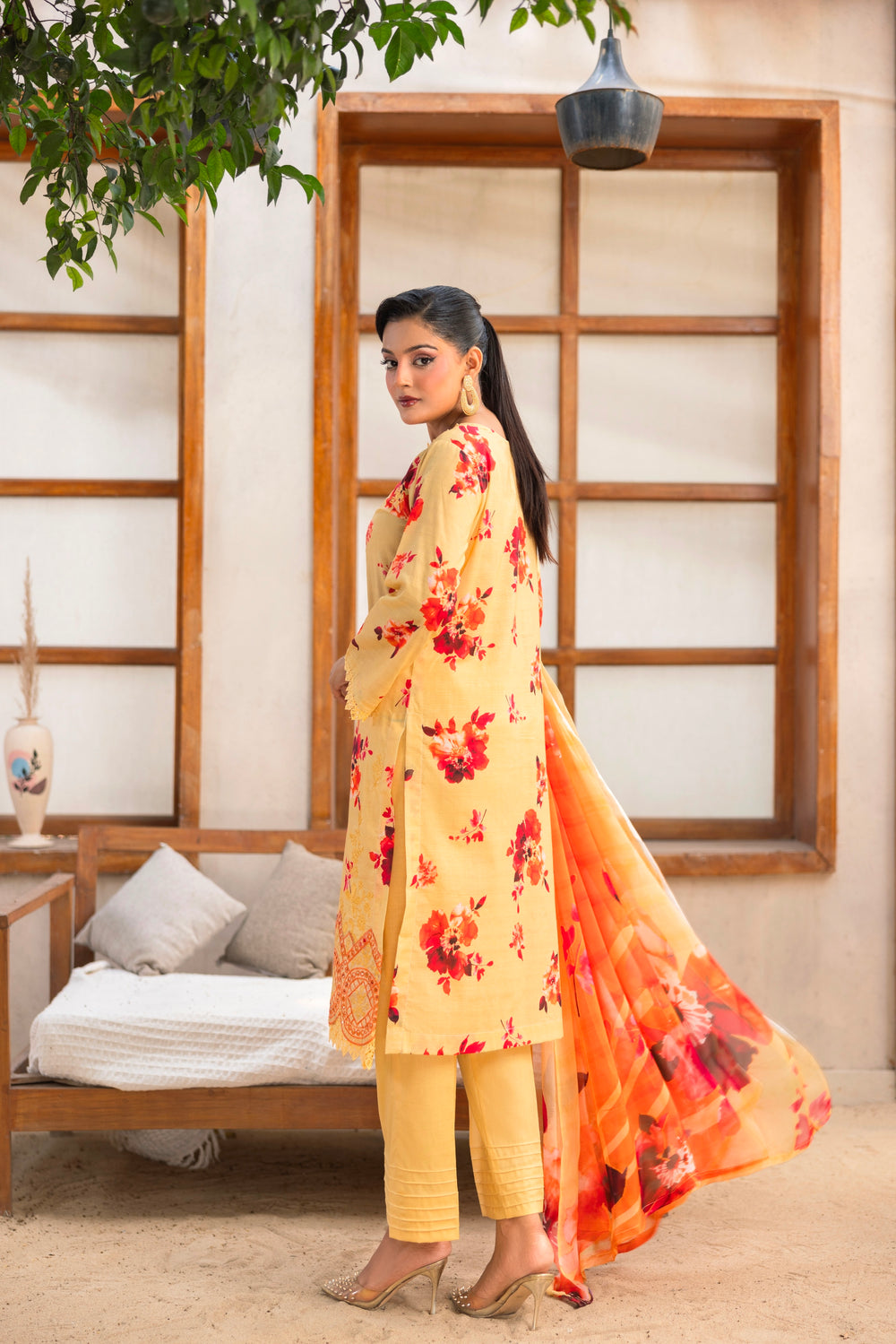 3 PIECE - UNSTITCHED EMBROIDERED LAWN SUIT