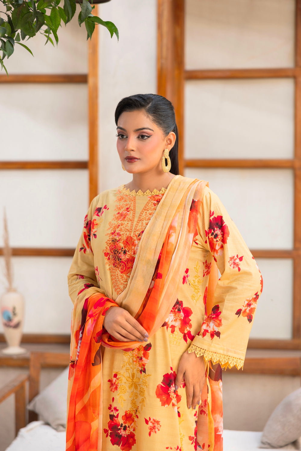 3 PIECE - UNSTITCHED EMBROIDERED LAWN SUIT
