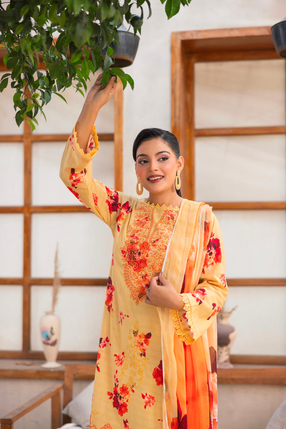 3 PIECE - UNSTITCHED EMBROIDERED LAWN SUIT