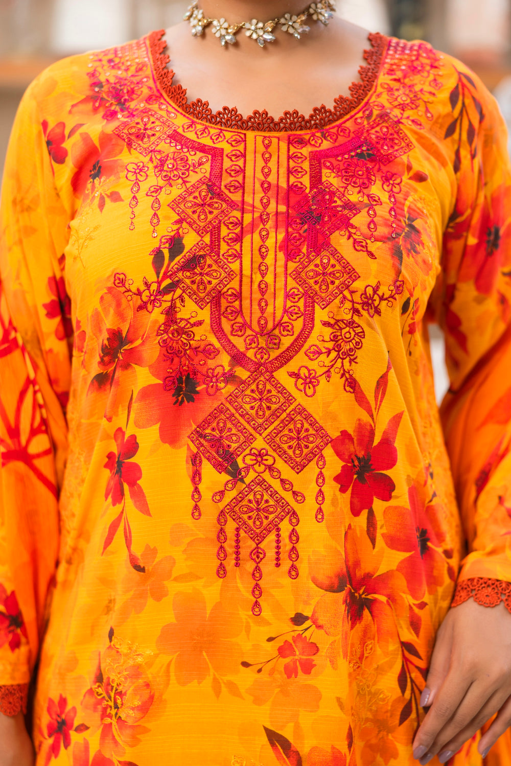 3 PIECE - UNSTITCHED EMBROIDERED LAWN SUIT