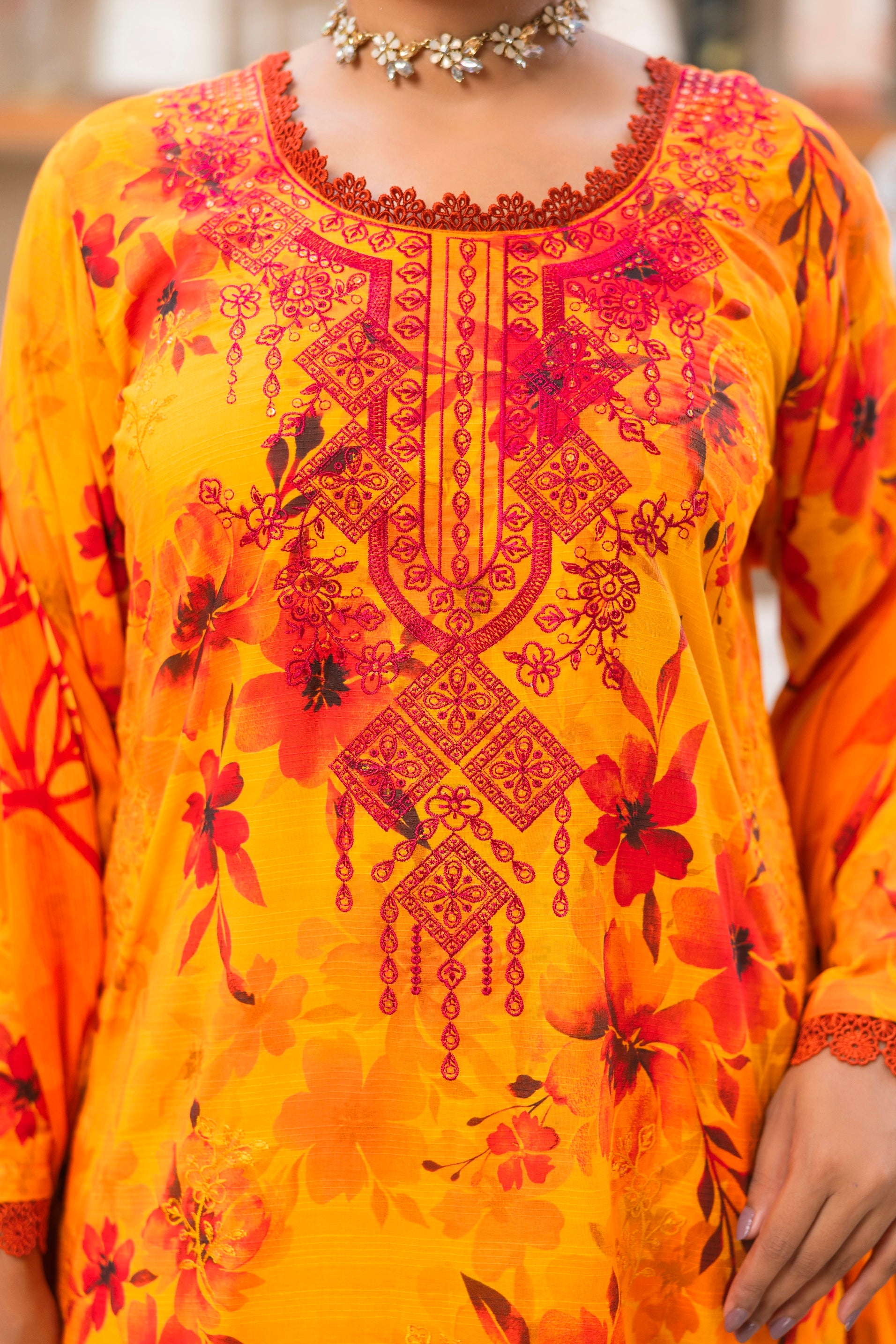 3 PIECE - UNSTITCHED EMBROIDERED LAWN SUIT
