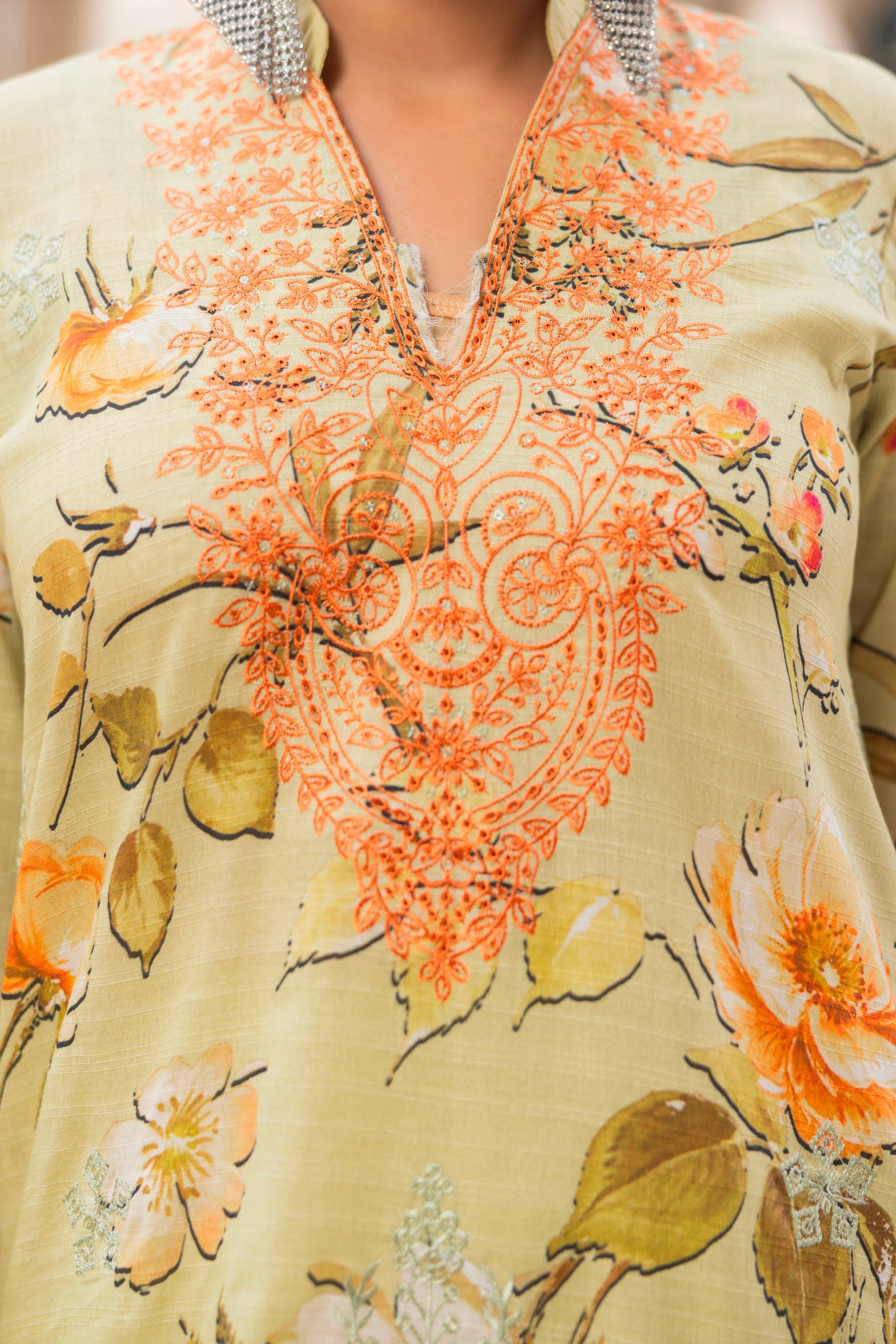 3 PIECE - UNSTITCHED EMBROIDERED LAWN SUIT
