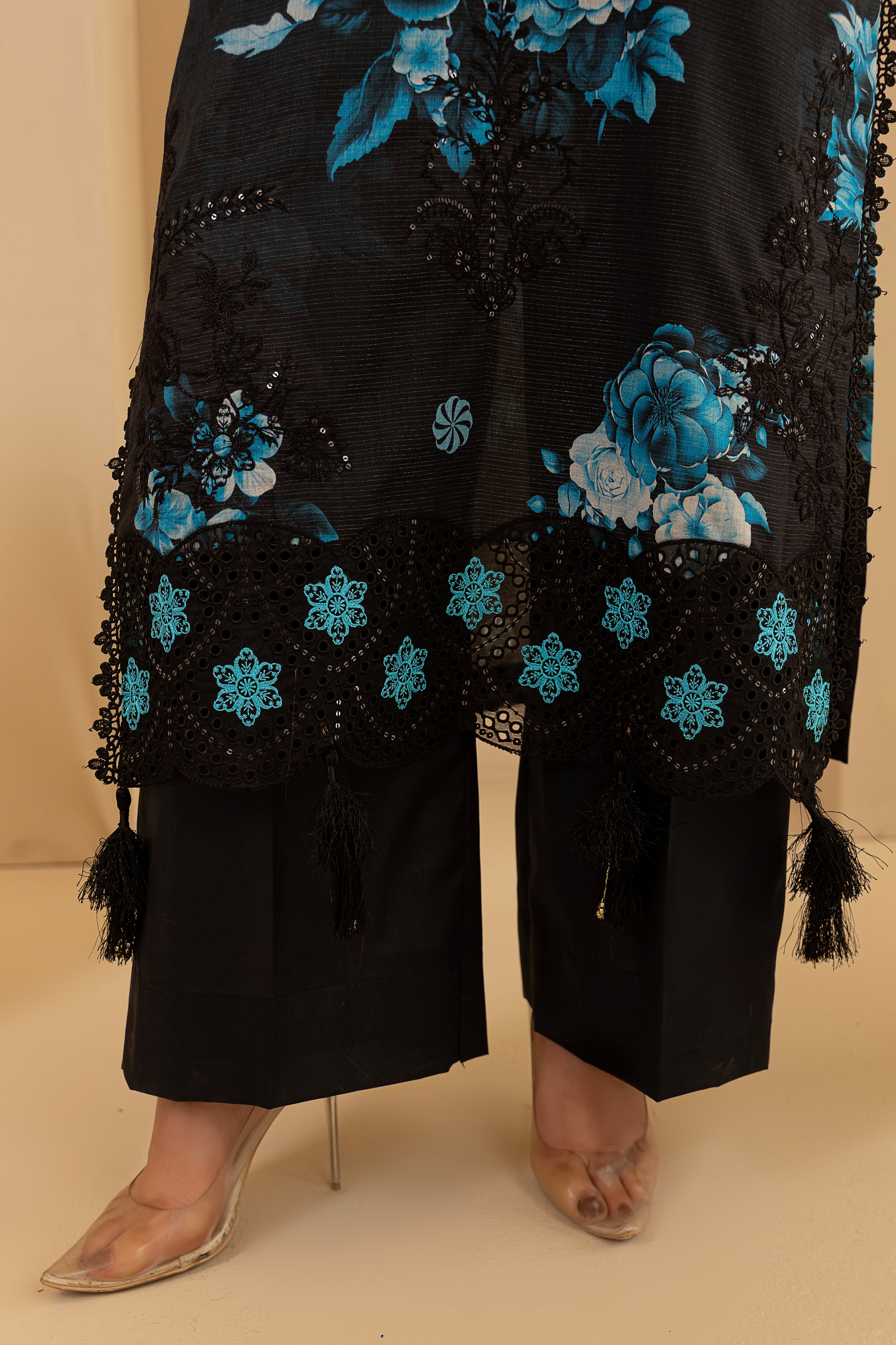 3 PIECE - UNSTITCHED EMBROIDERED LAWN SUIT