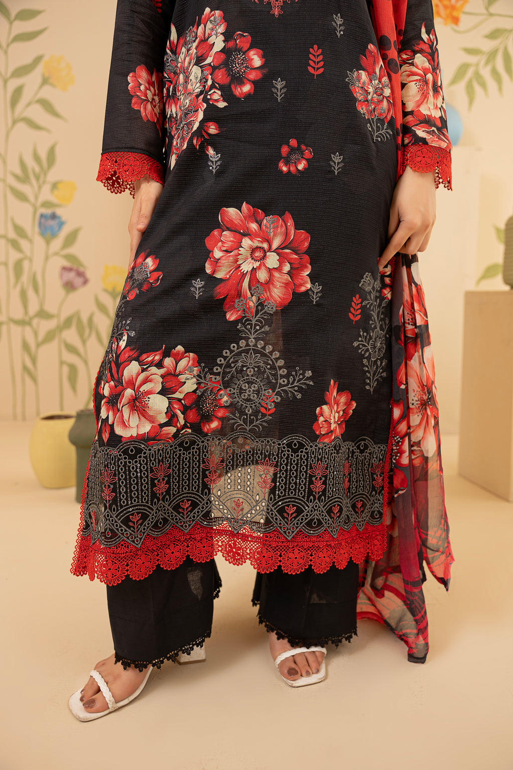 3 PIECE - UNSTITCHED EMBROIDERED LAWN SUIT