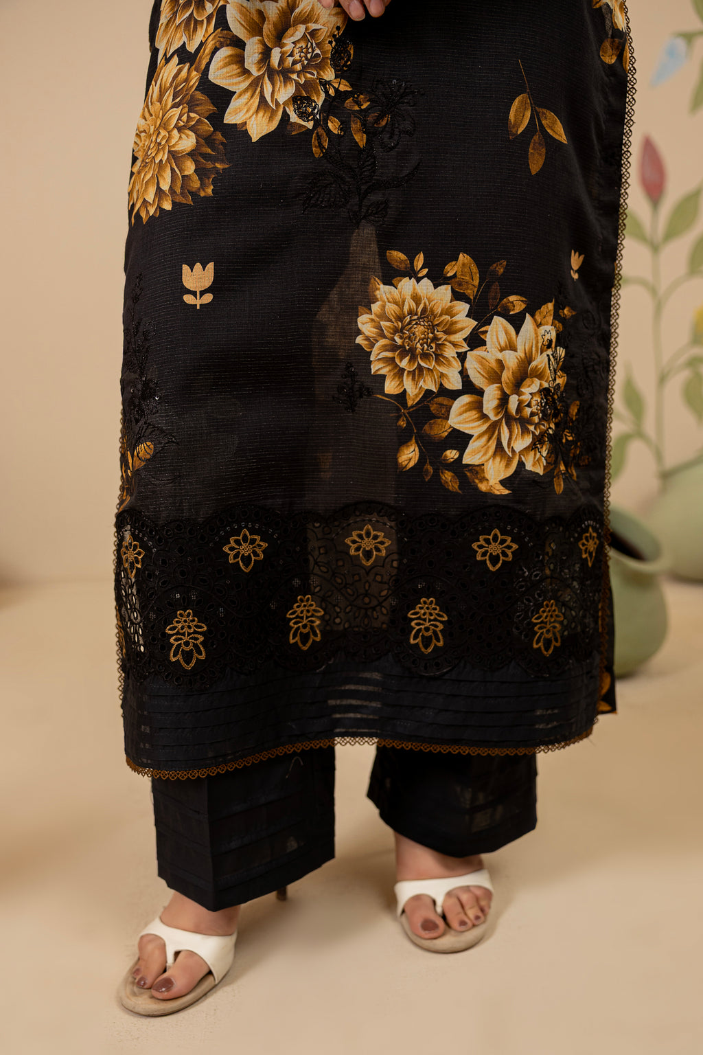 3 PIECE - UNSTITCHED EMBROIDERED LAWN SUIT