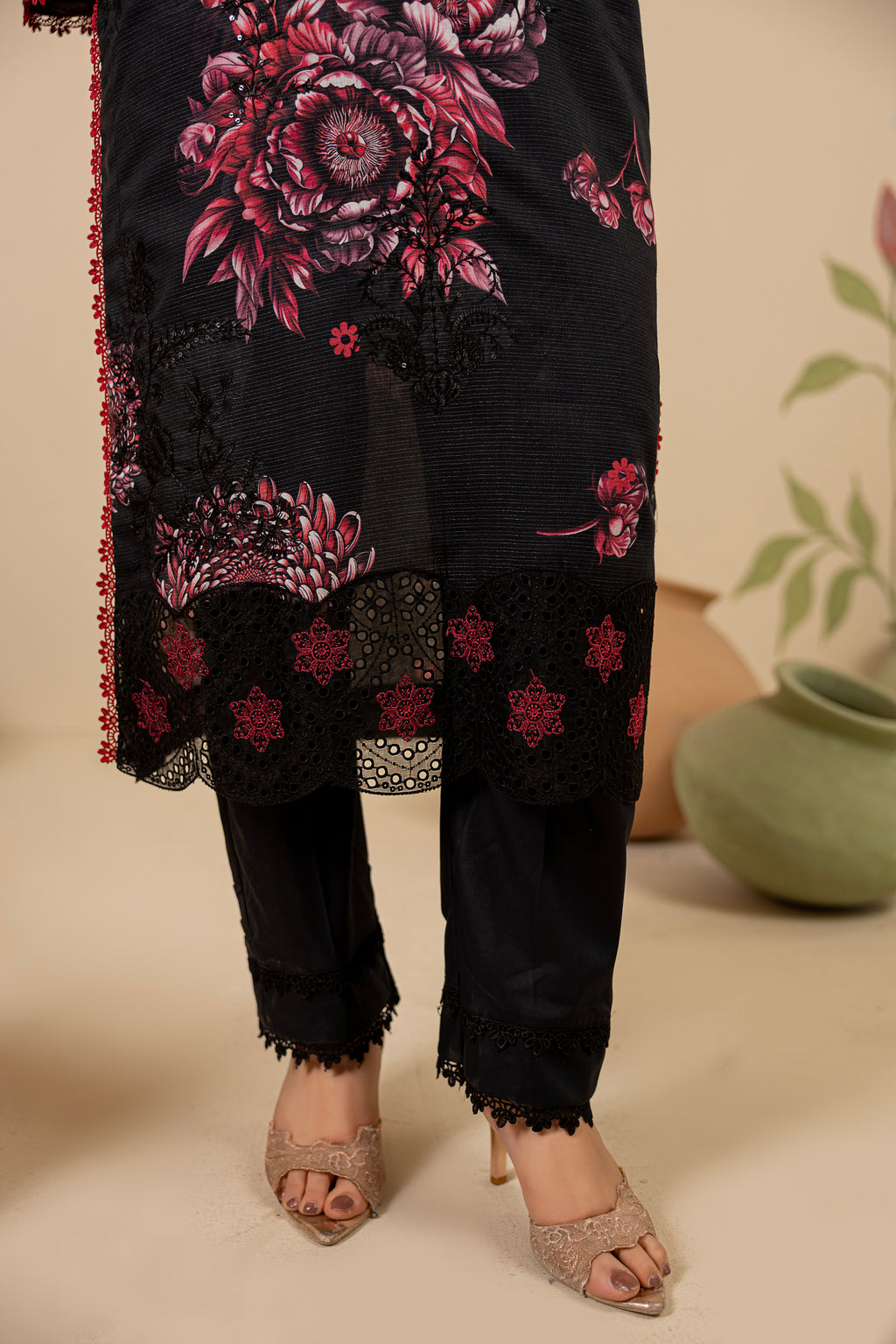 3 PIECE - UNSTITCHED EMBROIDERED LAWN SUIT