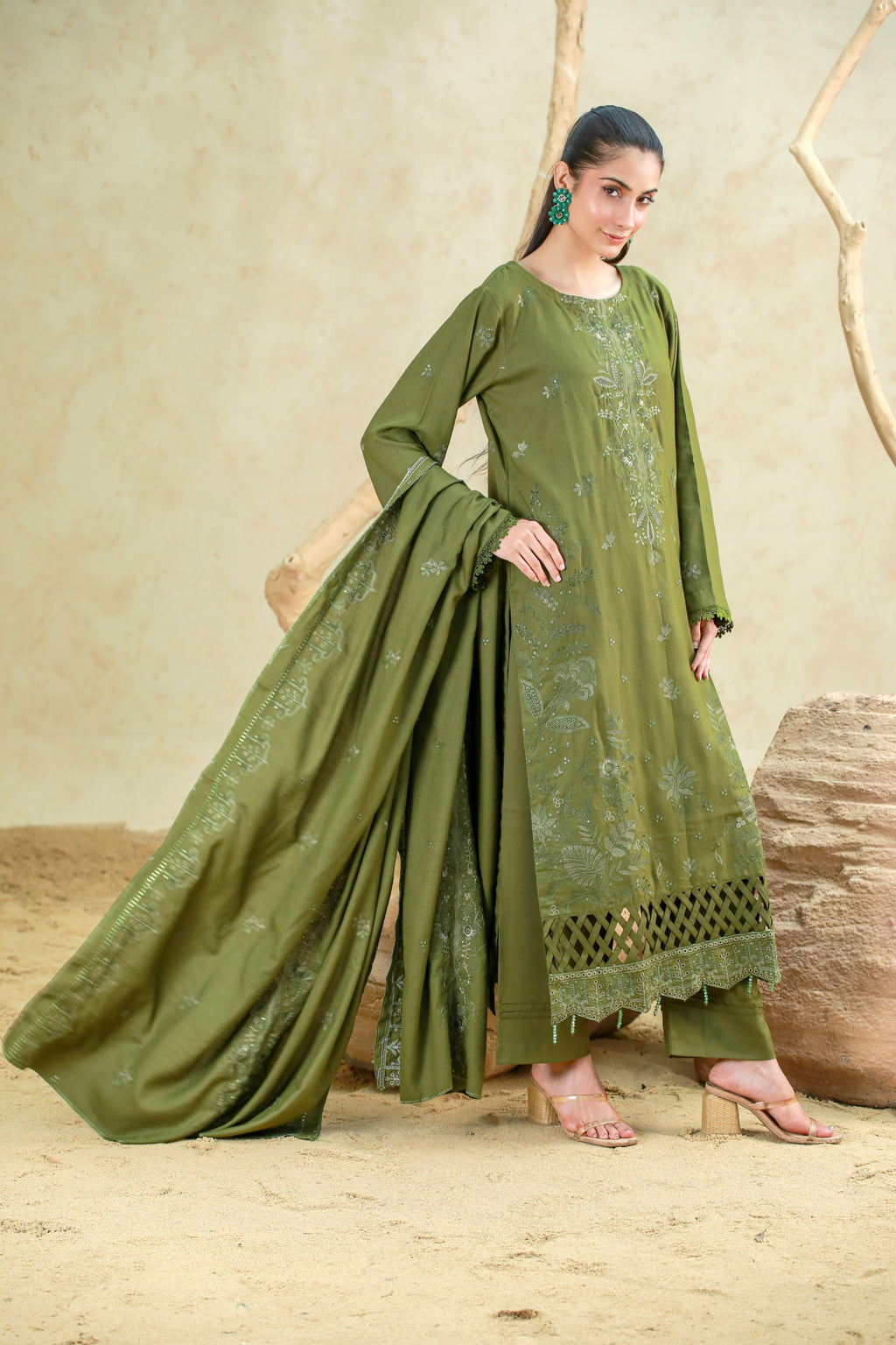 Luxury Karandi Embroidered 3 Piece Suit with Karandi Shawl