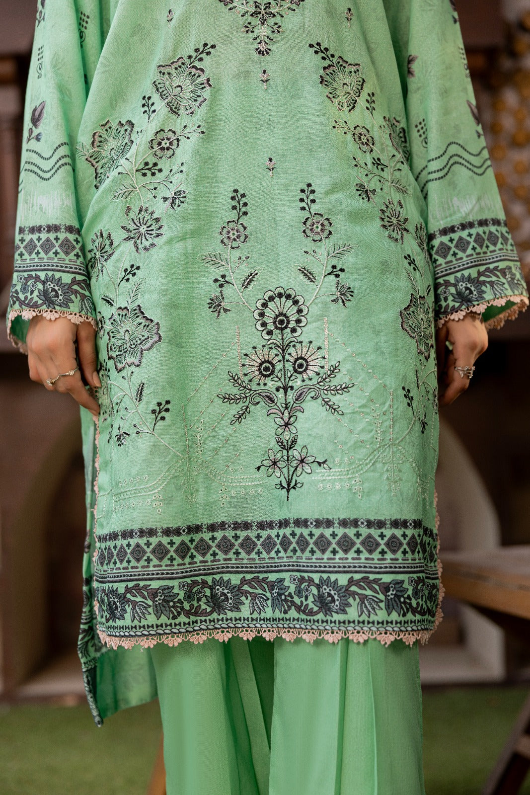 Azura Karandi 3 Piece Unstitched Suit