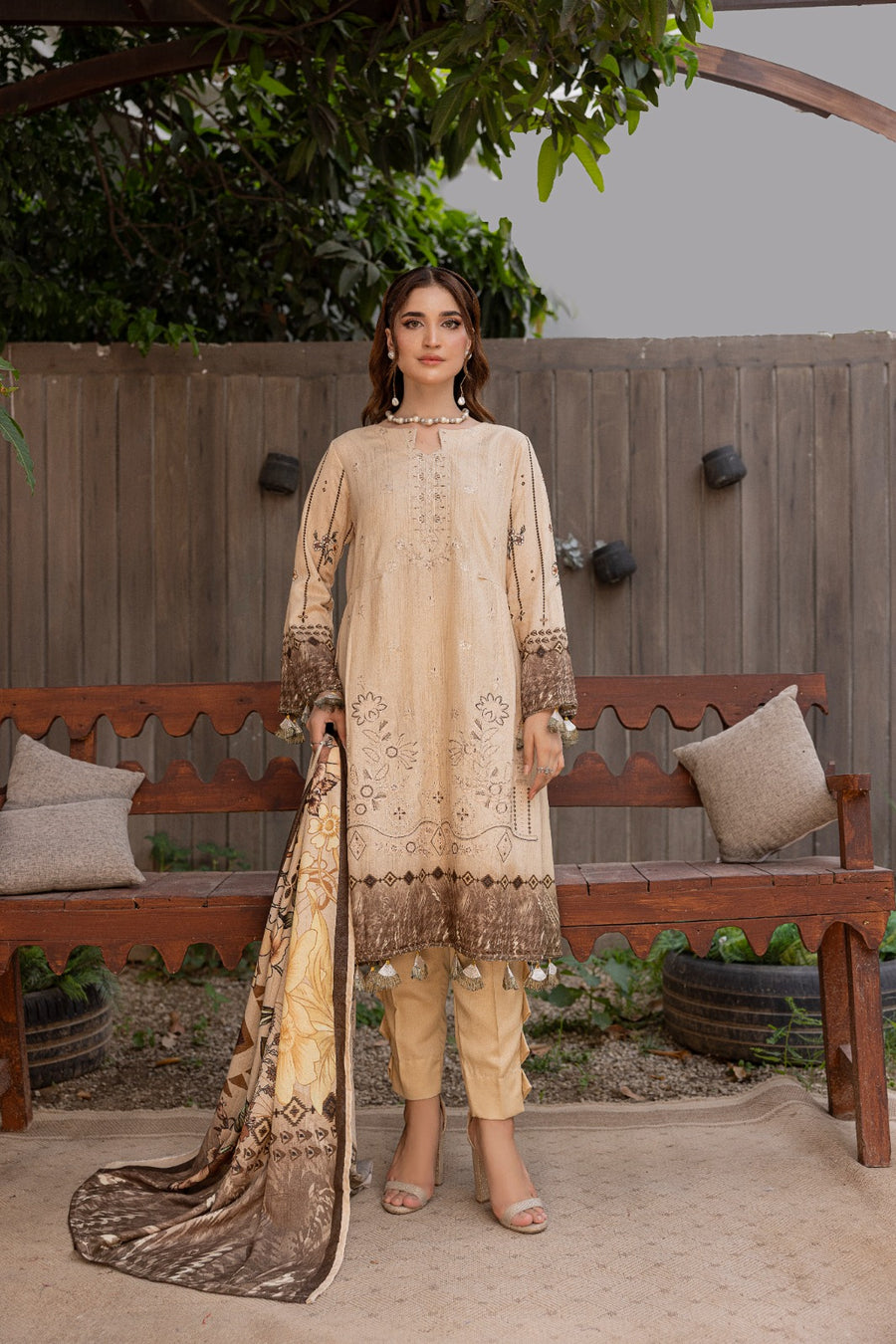 Azura Karandi 3 Piece Unstitched Suit