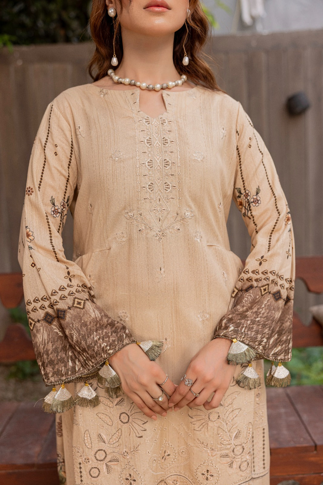 Azura Karandi 3 Piece Unstitched Suit