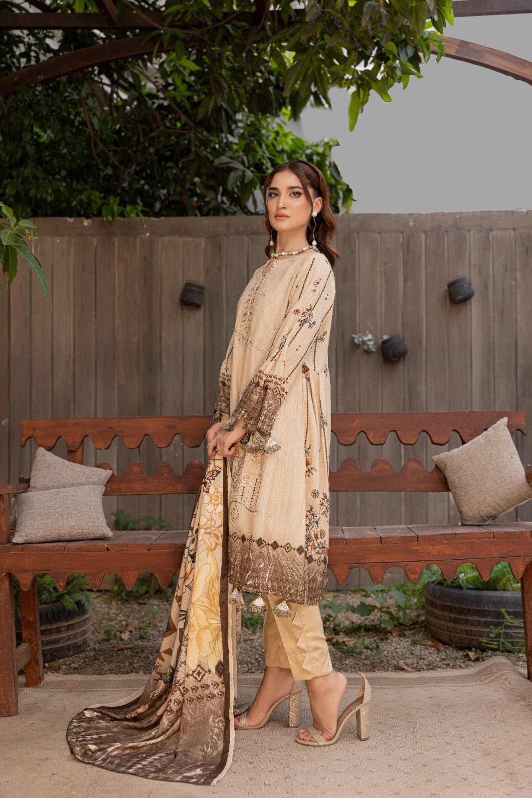 Azura Karandi 3 Piece Unstitched Suit
