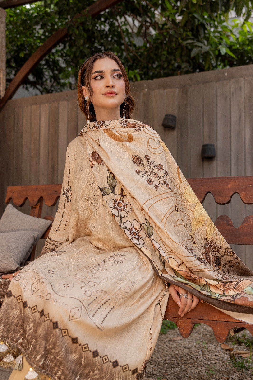Azura Karandi 3 Piece Unstitched Suit