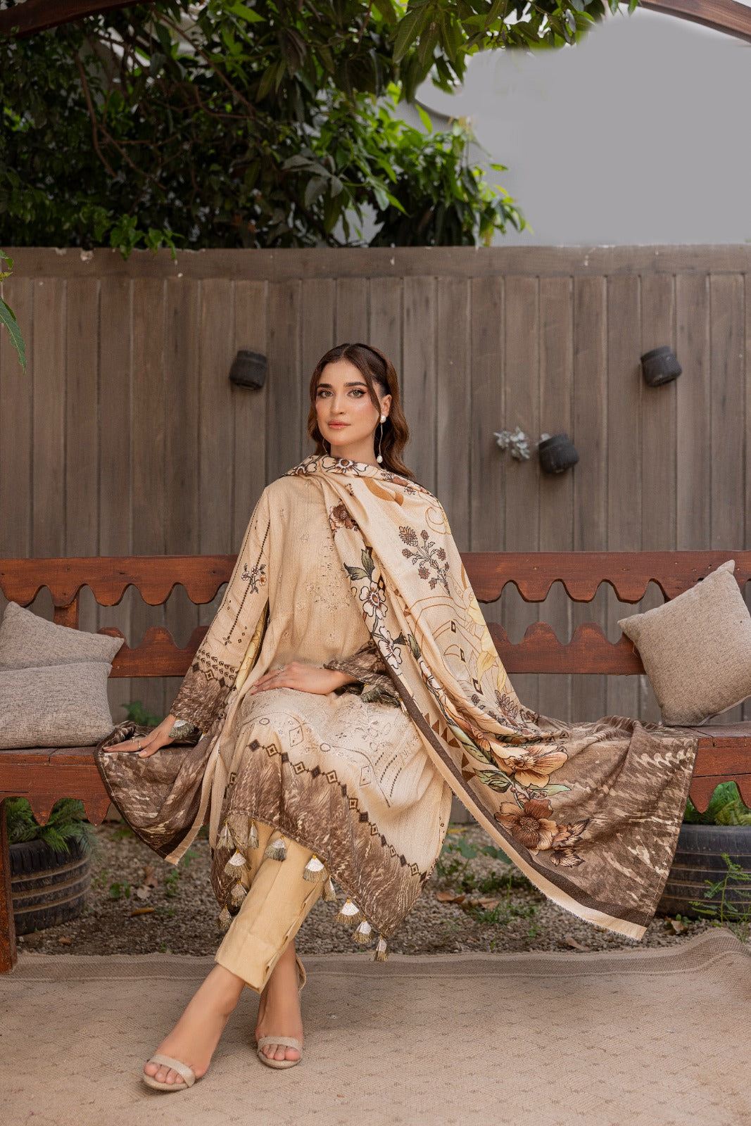 Azura Karandi 3 Piece Unstitched Suit