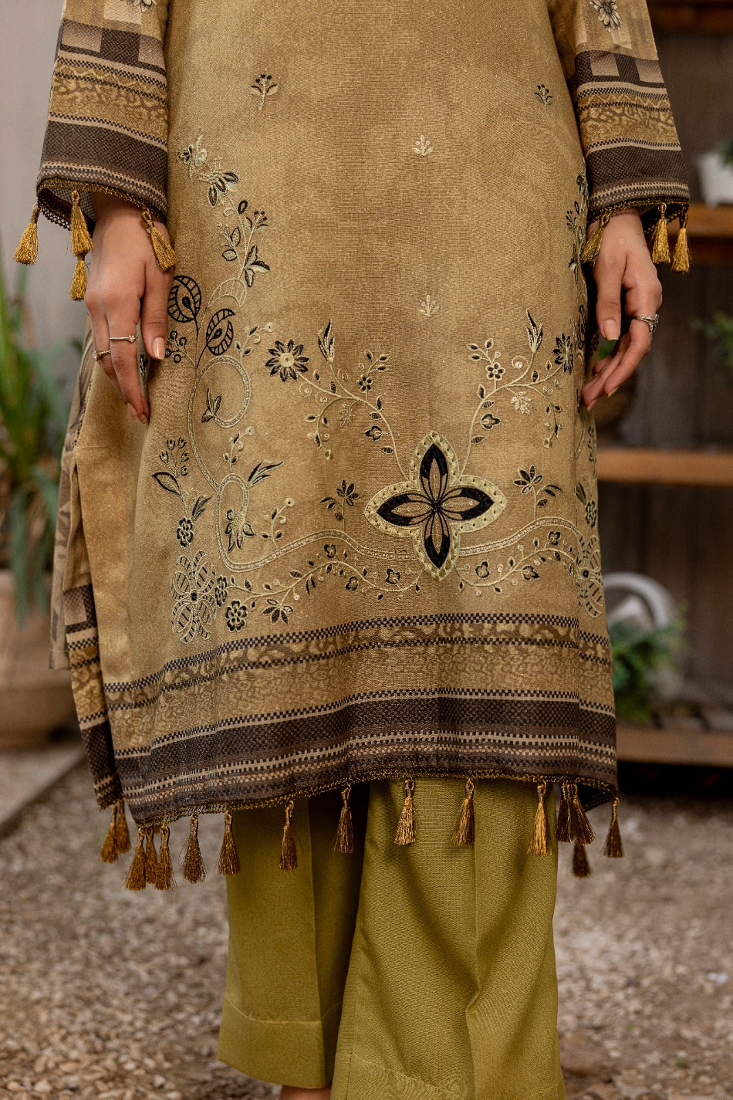 Azura Karandi 3 Piece Unstitched Suit
