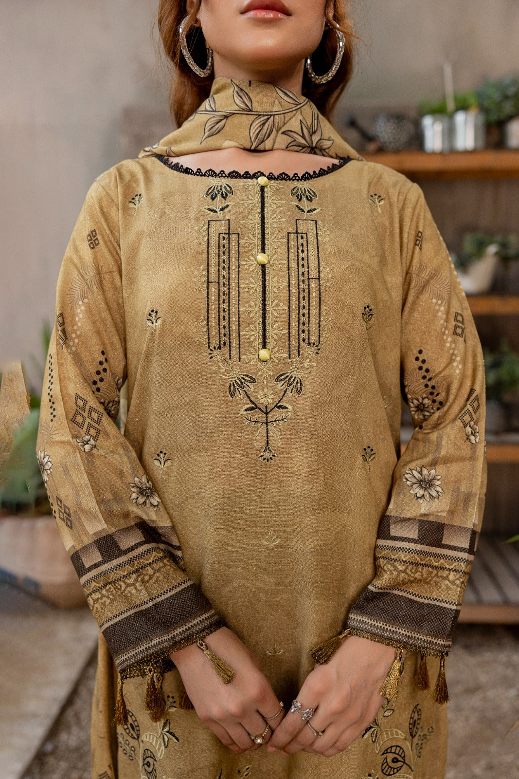 Azura Karandi 3 Piece Unstitched Suit