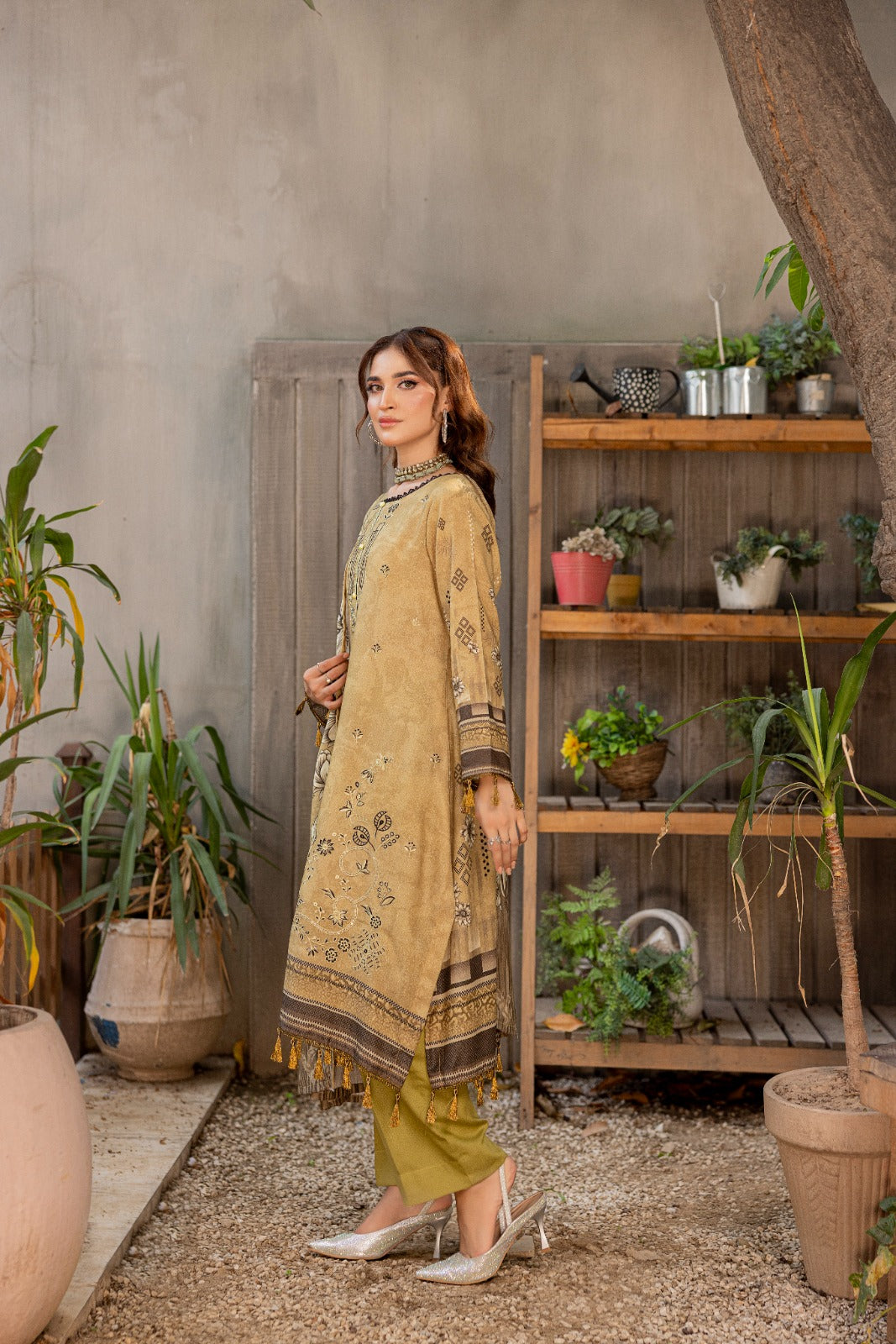 Azura Karandi 3 Piece Unstitched Suit