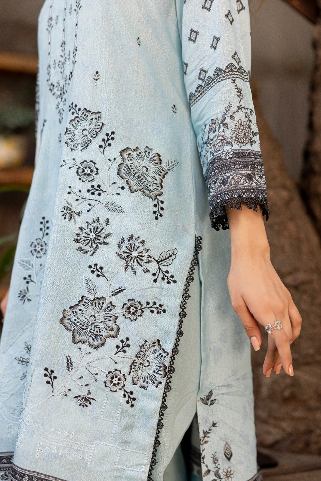 Azura Karandi 3 Piece Unstitched Suit