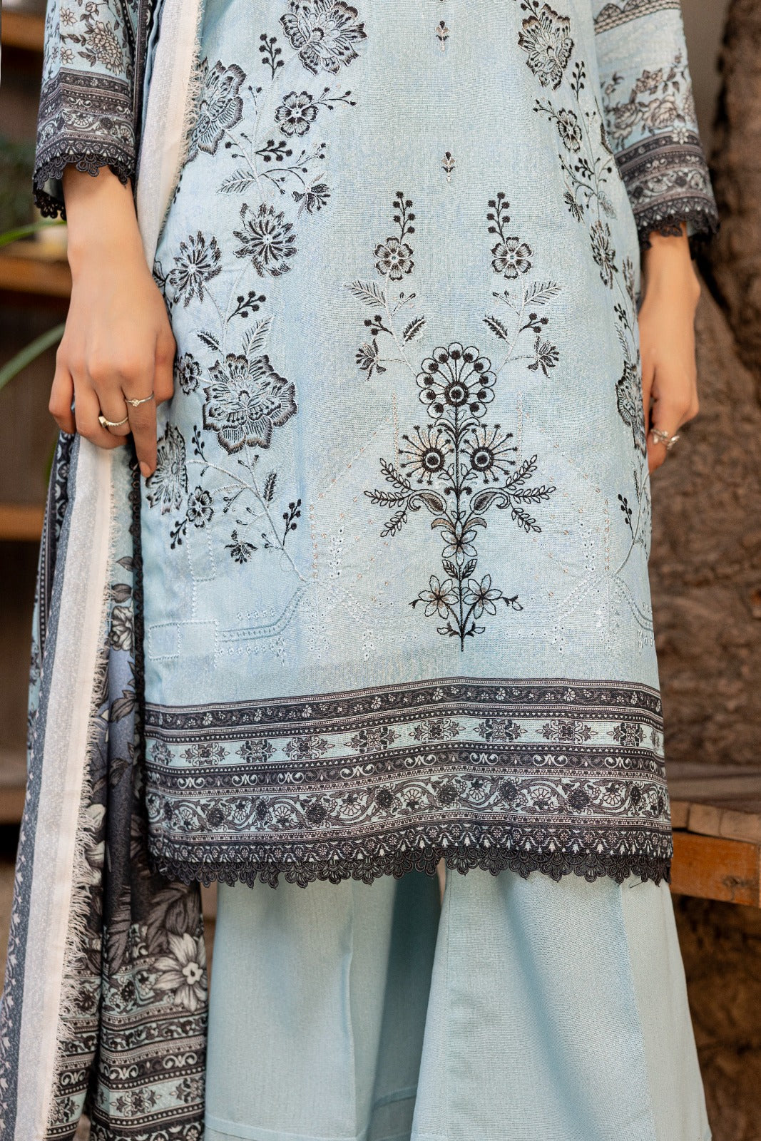 Azura Karandi 3 Piece Unstitched Suit