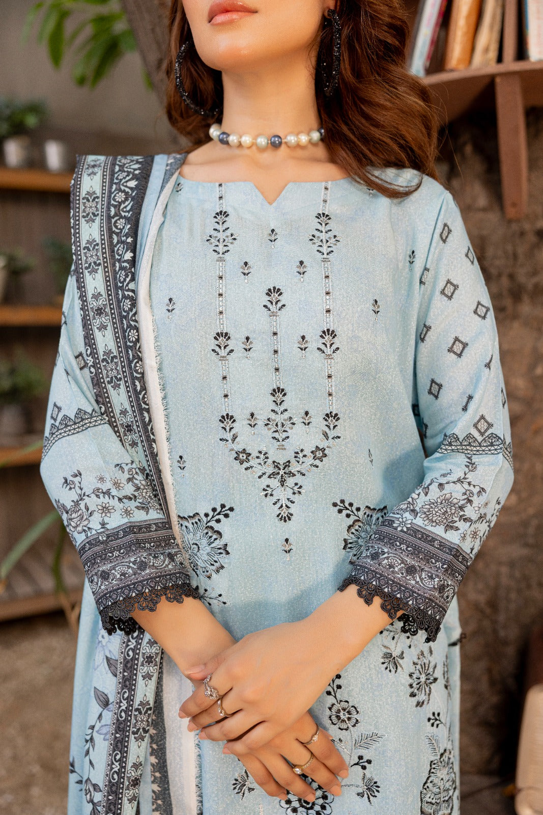 Azura Karandi 3 Piece Unstitched Suit