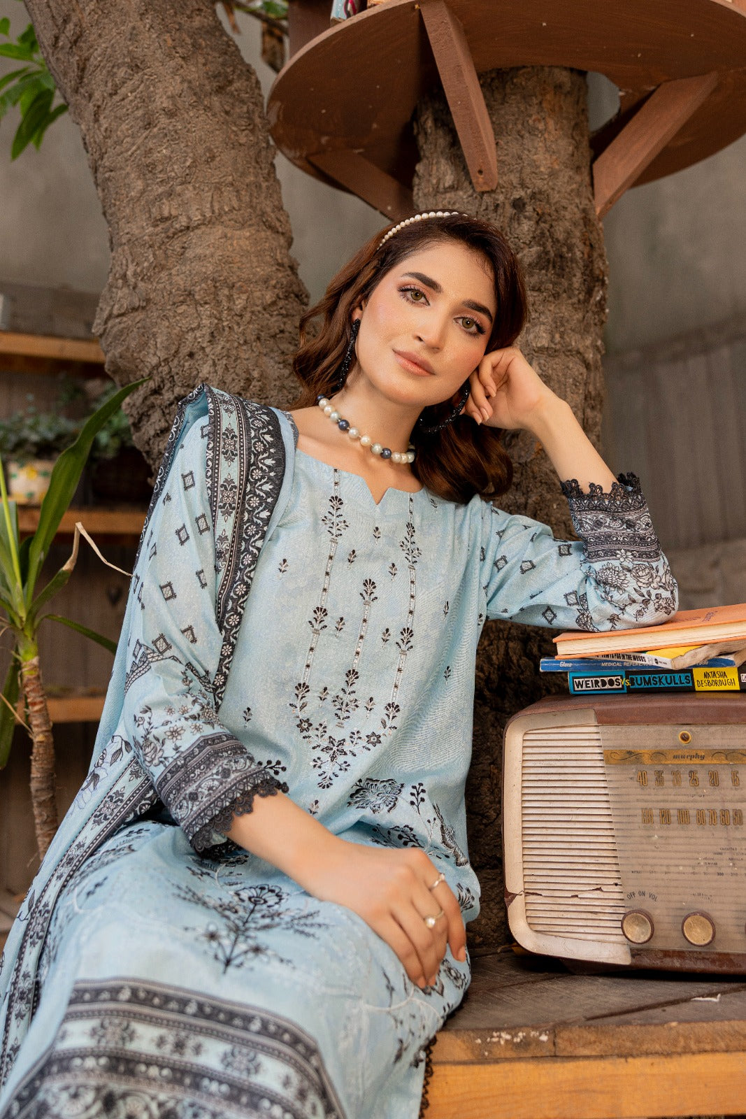Azura Karandi 3 Piece Unstitched Suit