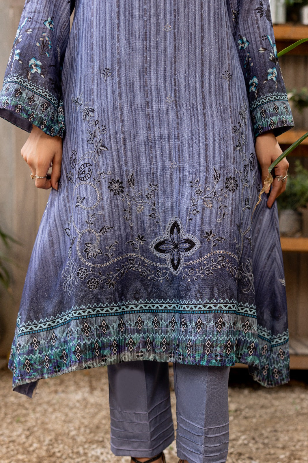 Azura Karandi 3 Piece Unstitched Suit