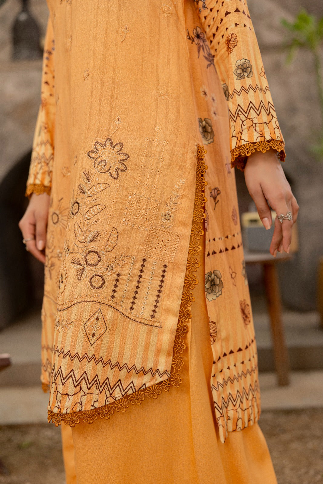 Azura Karandi 3 Piece Unstitched Suit