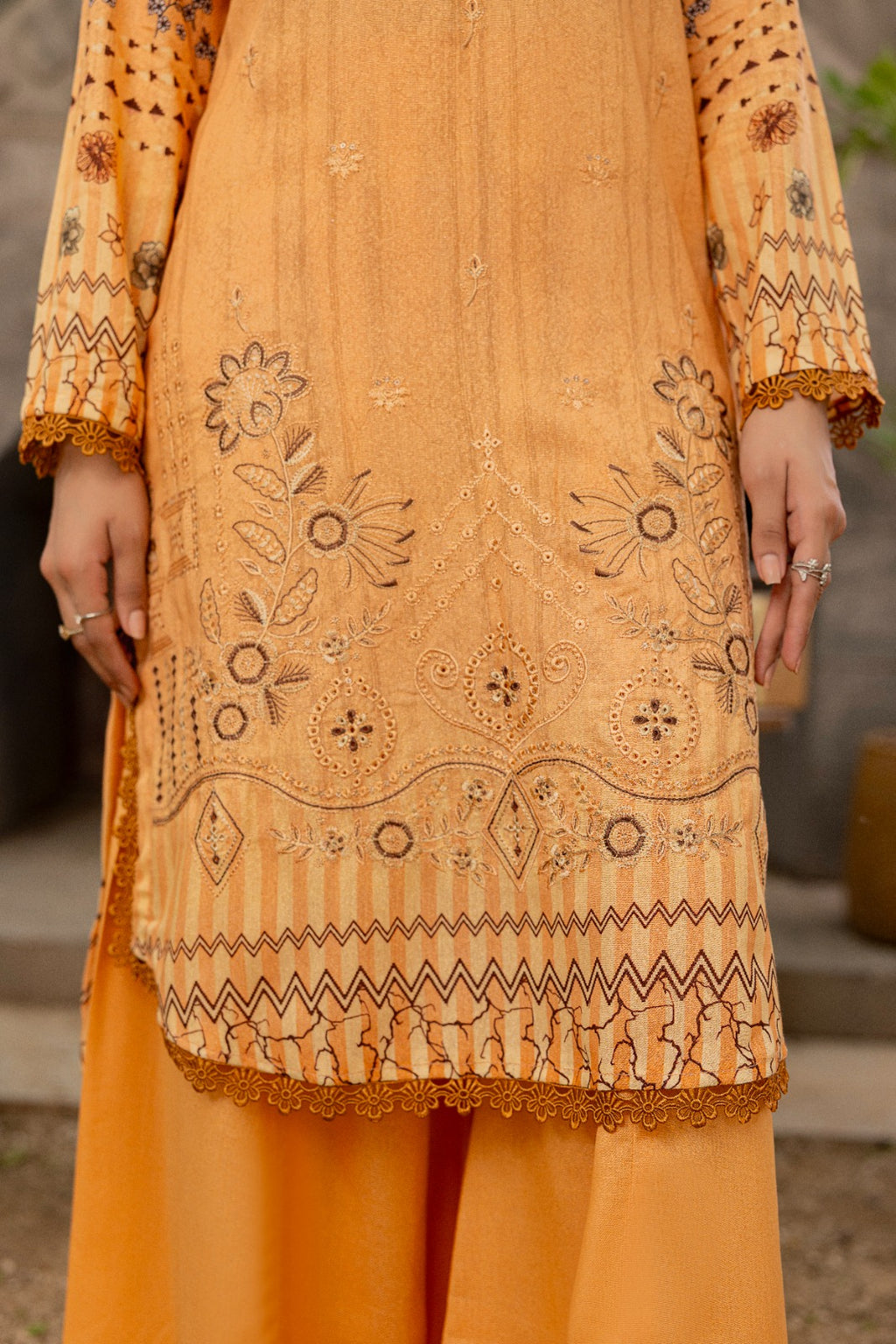 Azura Karandi 3 Piece Unstitched Suit