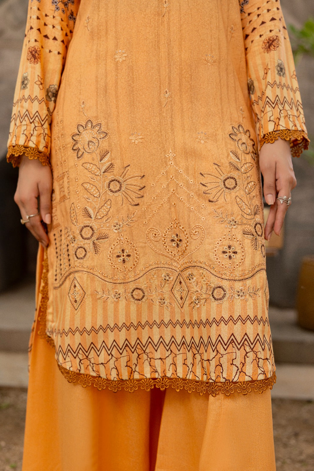 Azura Karandi 3 Piece Unstitched Suit