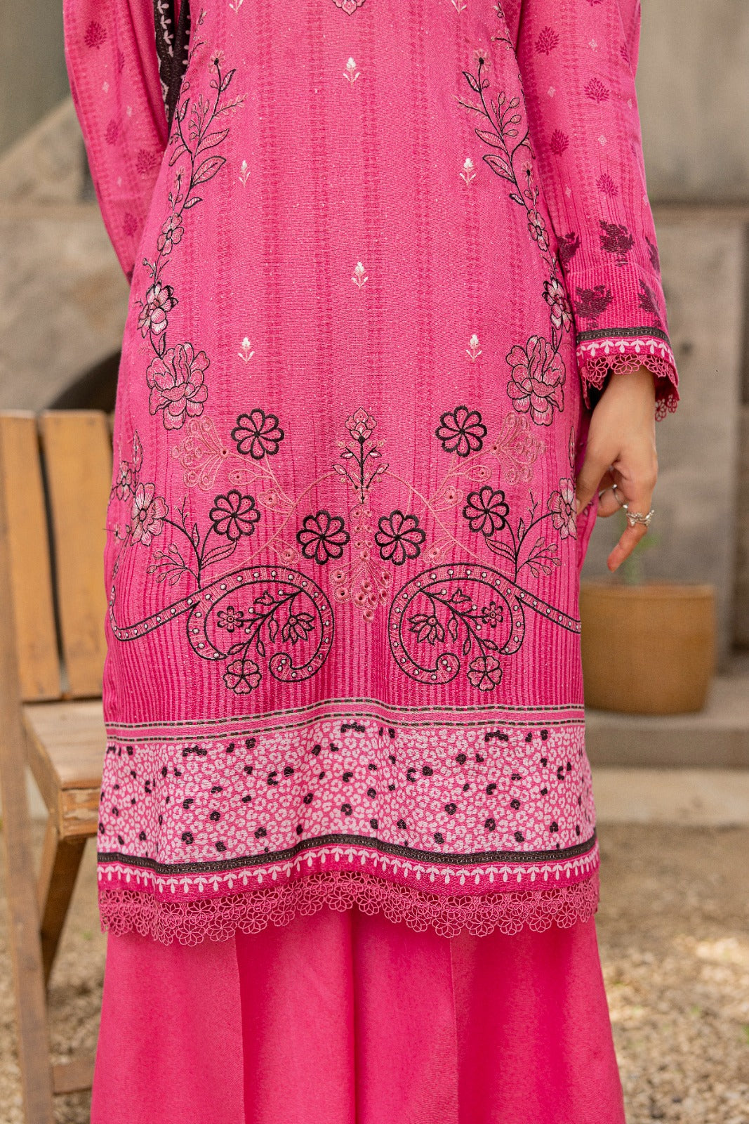 Azura Karandi 3 Piece Unstitched Suit