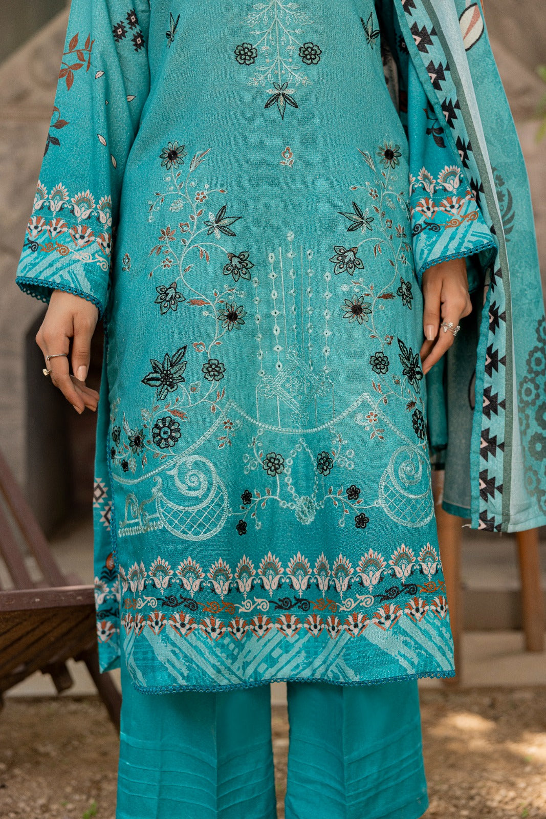 Azura Karandi 3 Piece Unstitched Suit