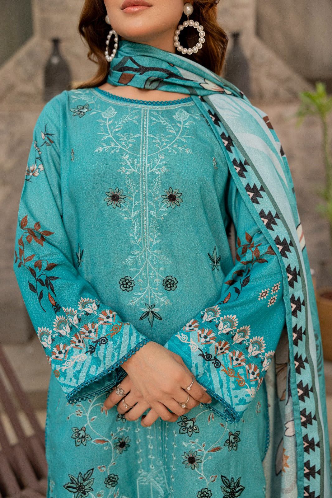 Azura Karandi 3 Piece Unstitched Suit